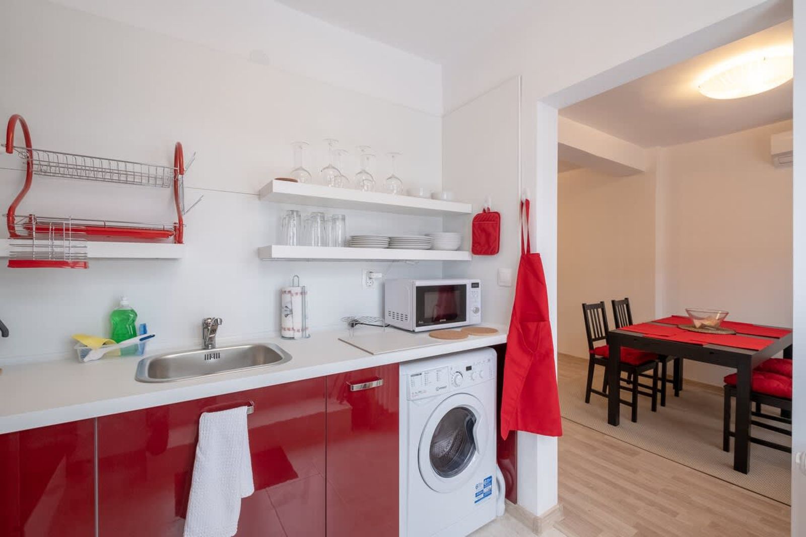 LZ Spacious One Bedroom Apartment in Top Centre - Photo 14