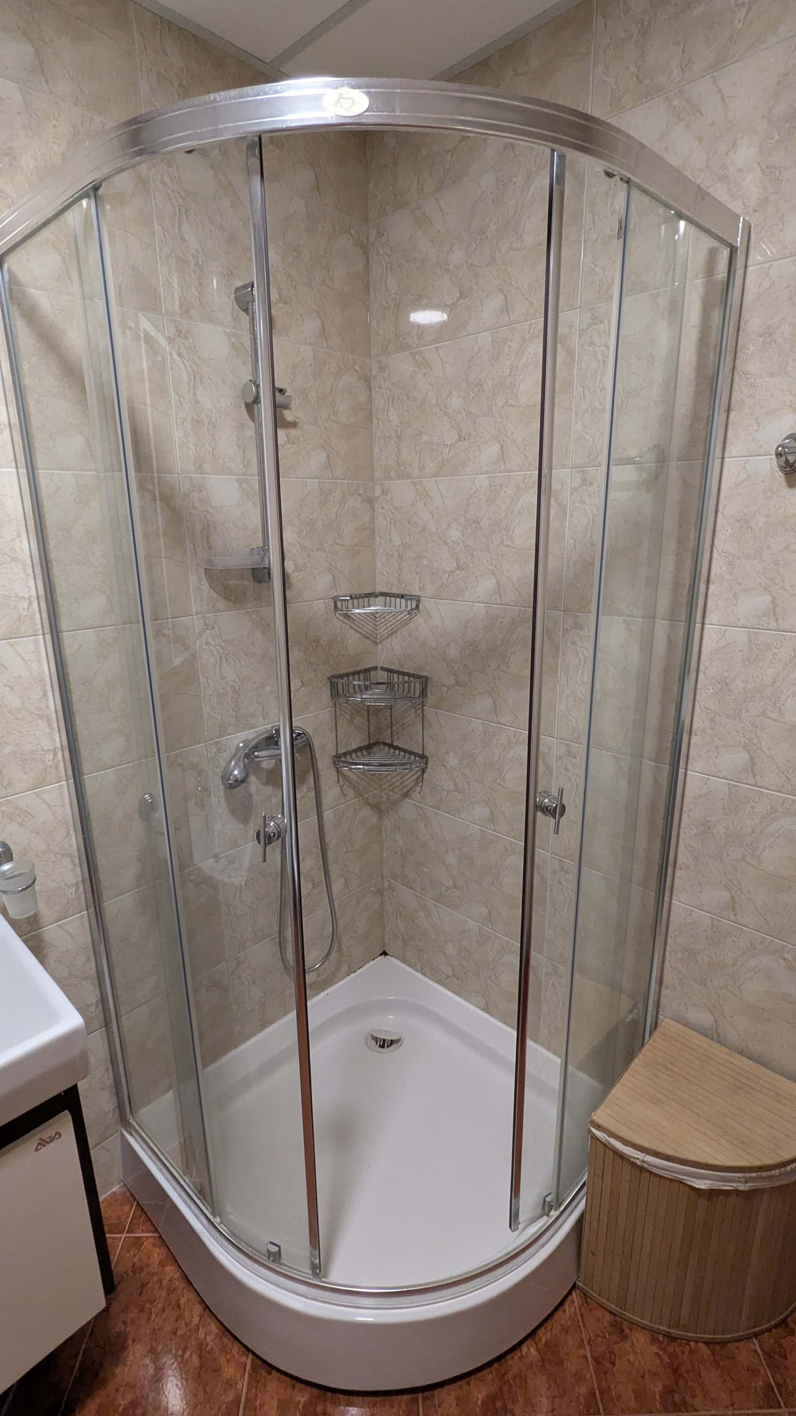 Bright and Spacious Beachfront Apartment with Sea View - Photo 12