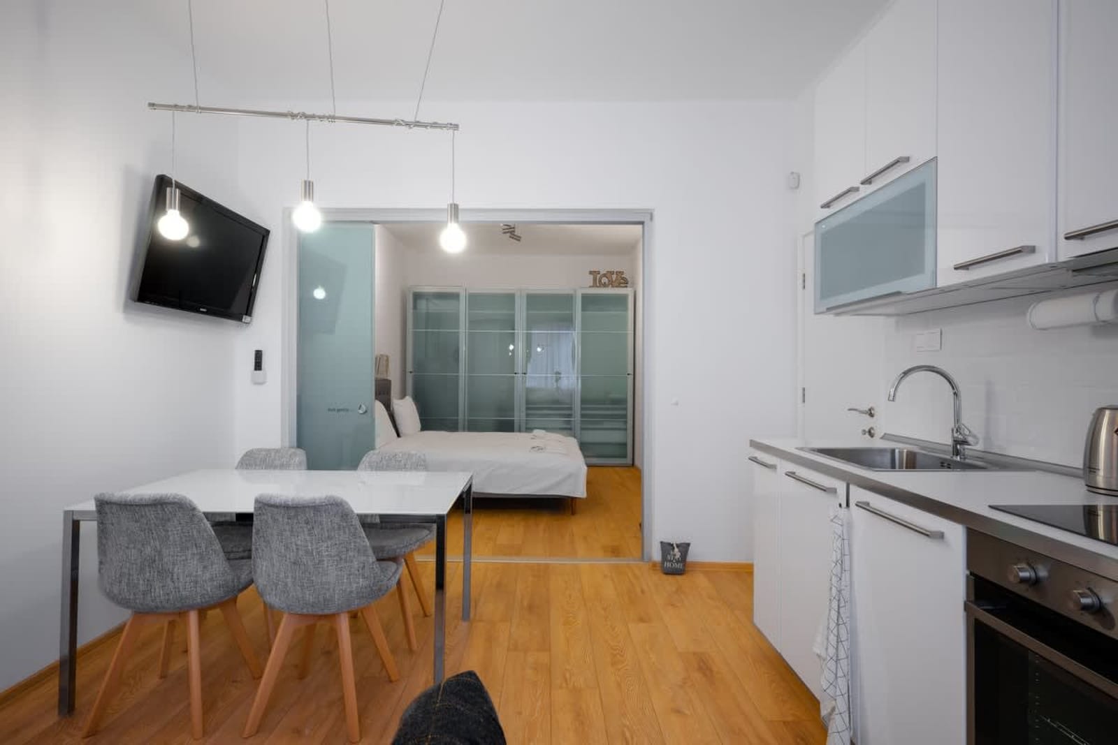 Modern 2BD Flat with Prime Location and Workspace - Photo 11