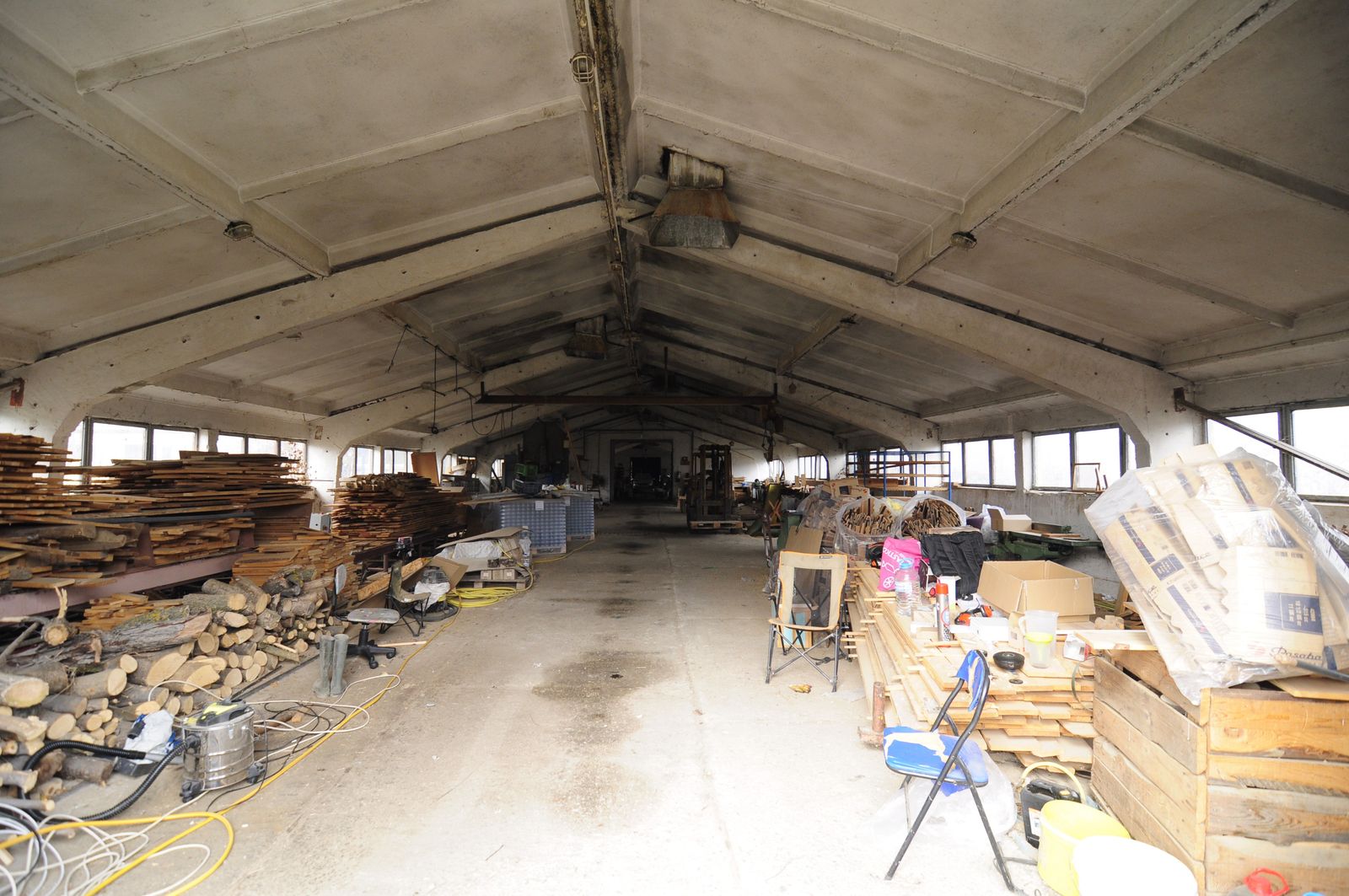 Industrial building - woodworking/carpentry shop, old cow barns - former collective farm from the socialist regime - Photo 17