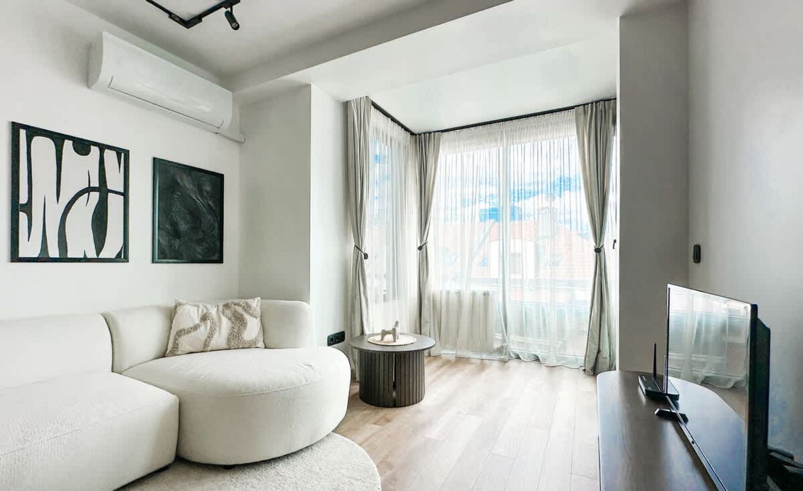 Modern &amp; Quiet 1BR Near Center + Private Parking - Photo 9