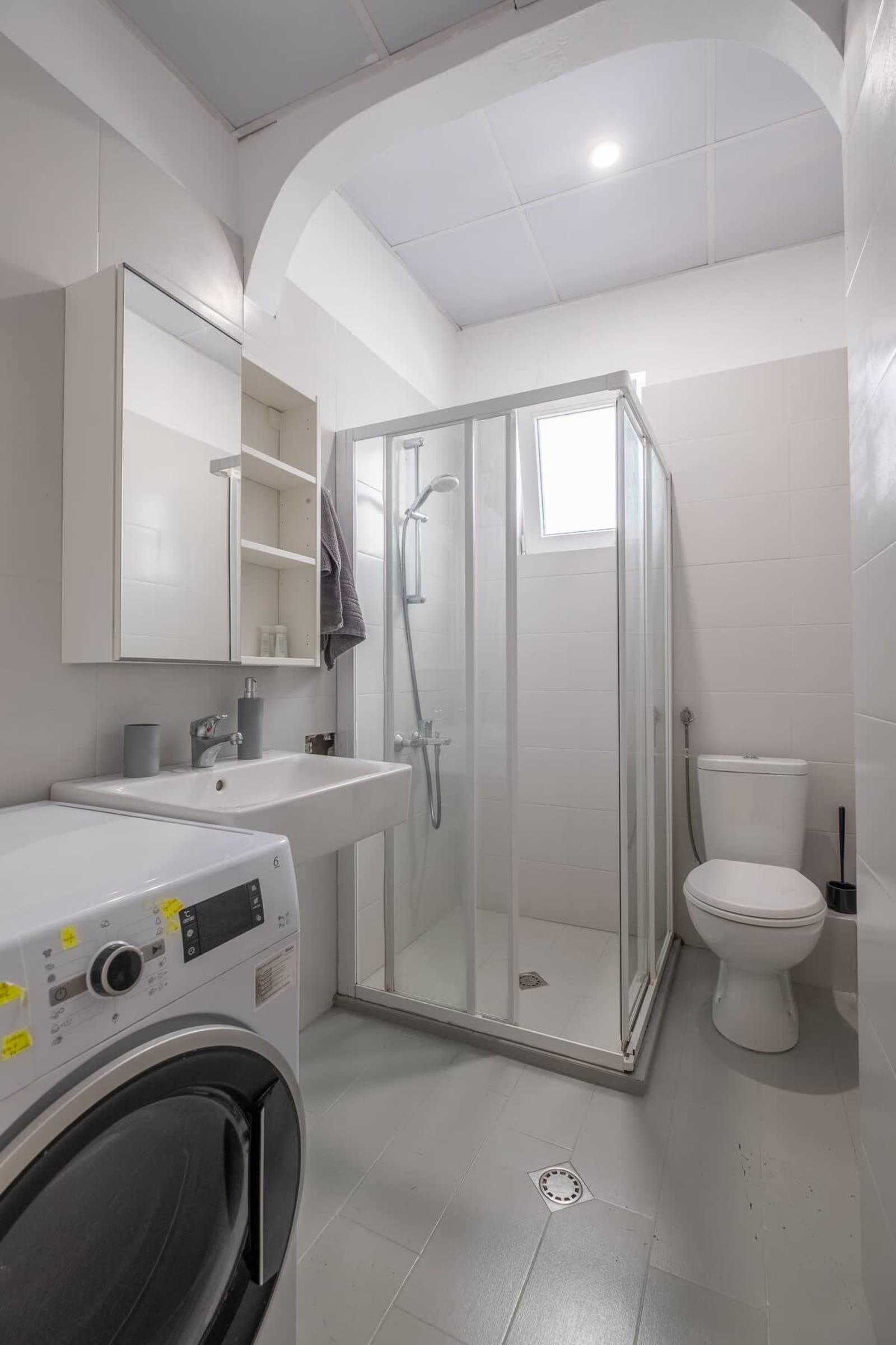 Spacious &amp; Central 2BR with Terrace, Cozy &amp; Modern - Photo 17