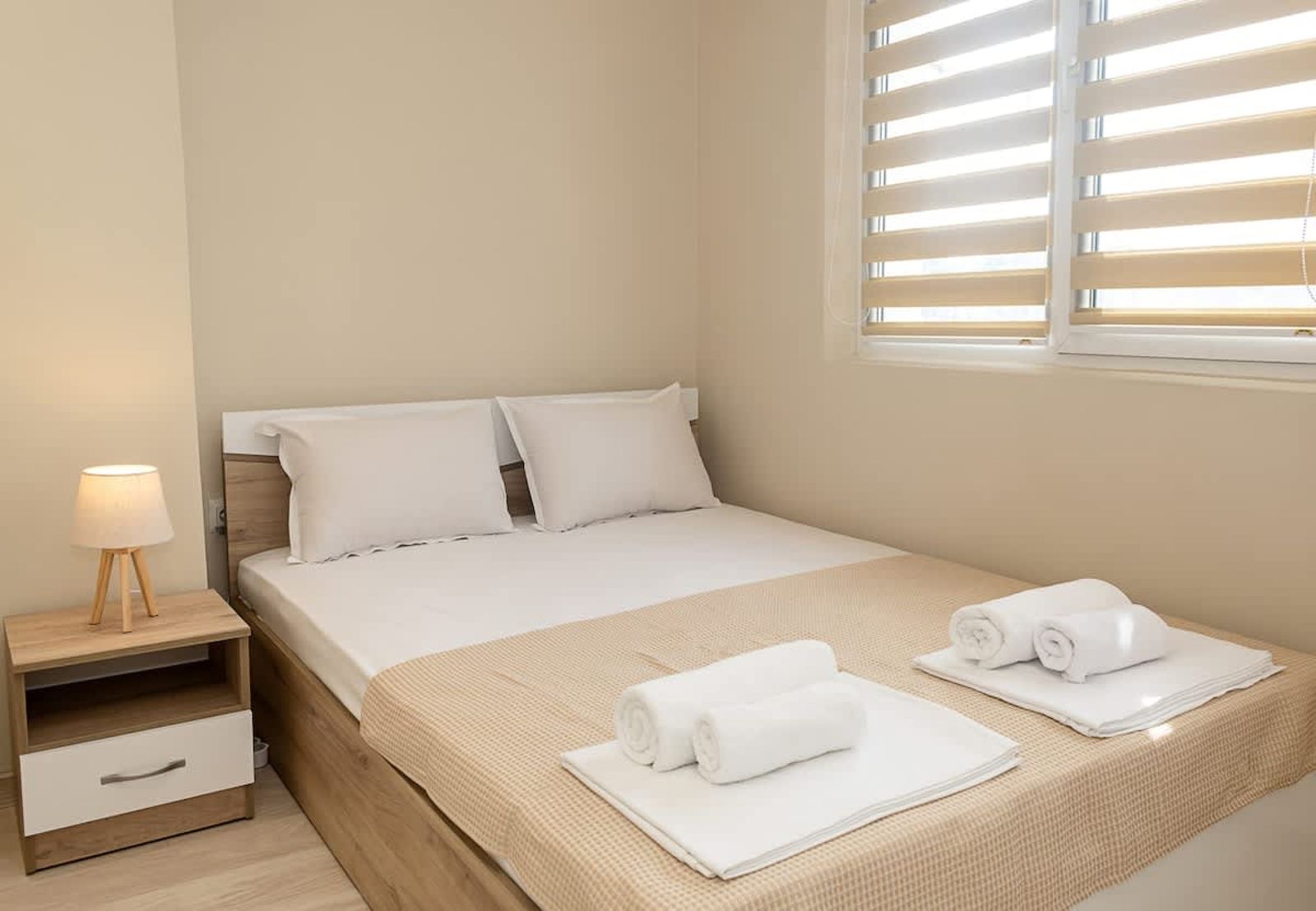 Bright One-Bedroom Flat with Balcony | Quiet Area - Photo 4