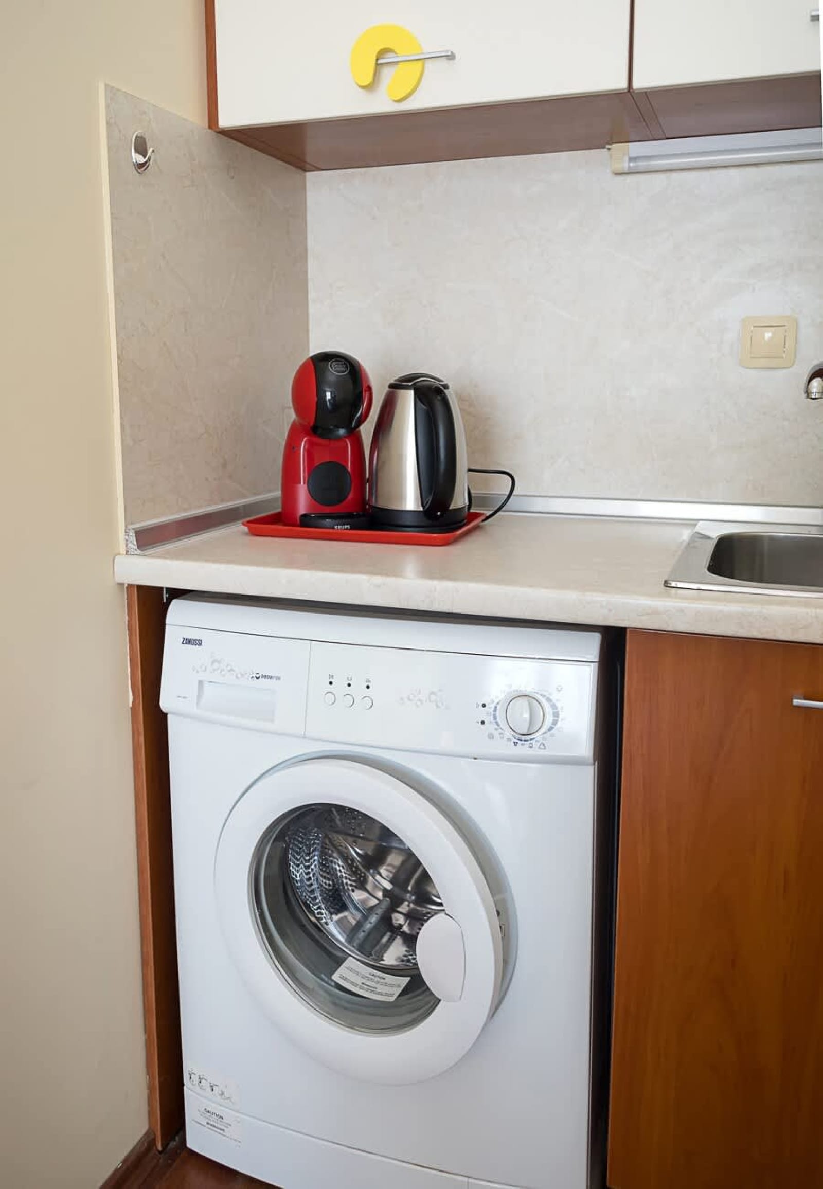 Beachfront Bliss-1BR Sea View Flat in Golden Sands - Photo 7