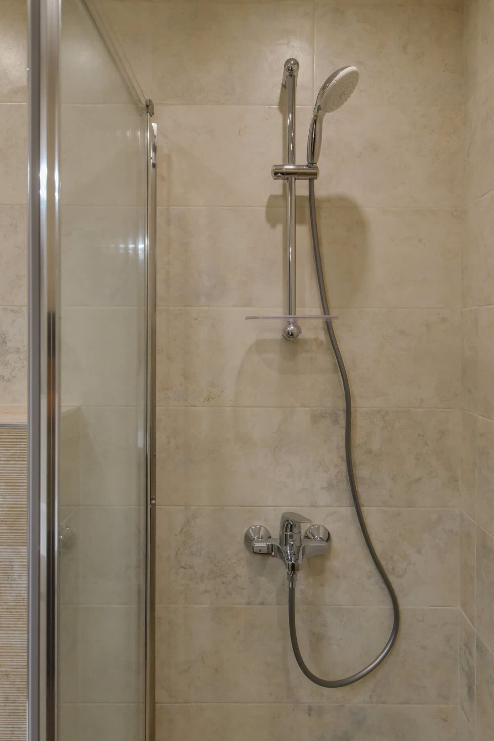 Stylish 1BD Flat + Elevator &amp; AC | Heart of Sofia - Photo 23