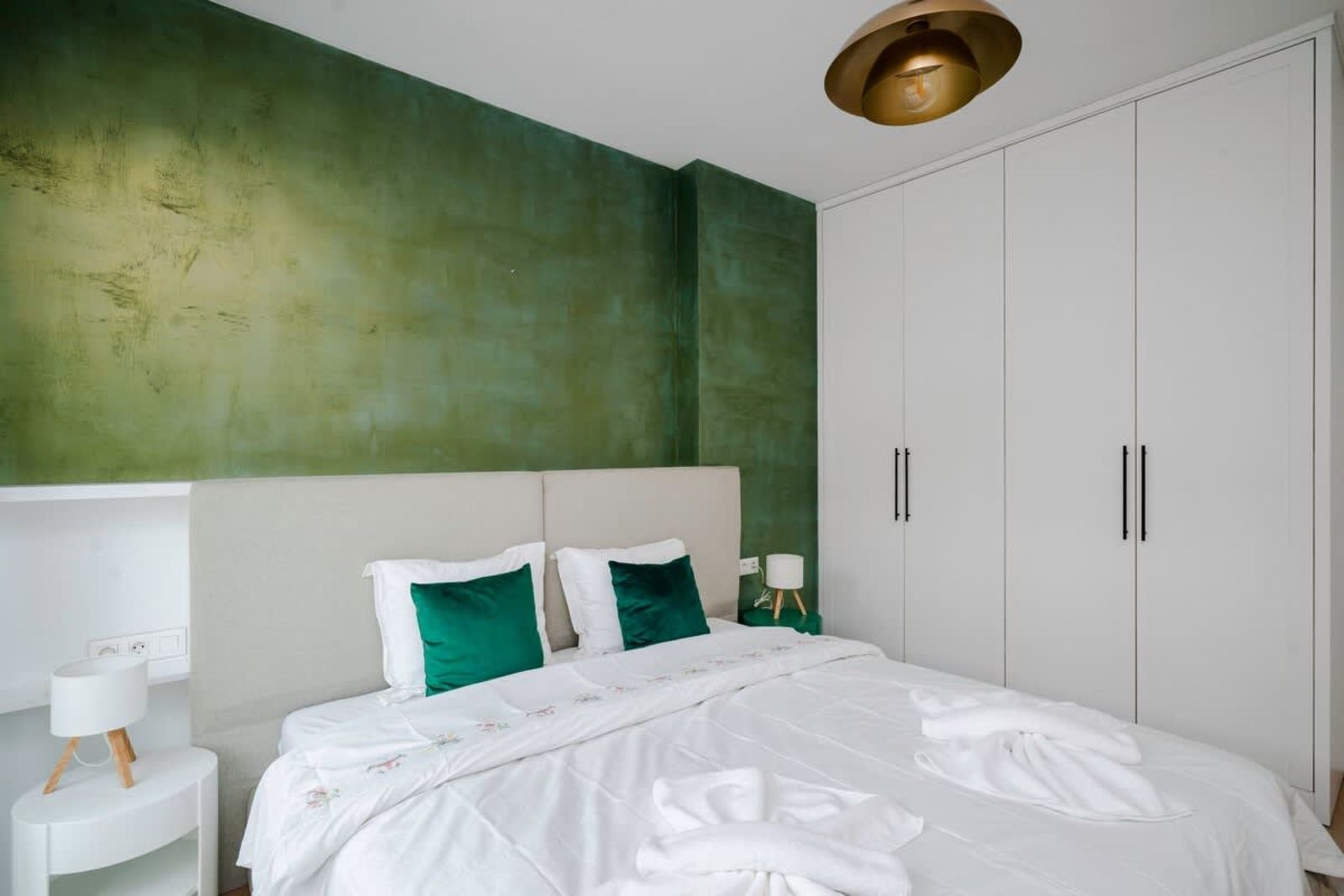 Bright &amp; Modern 2BD Apartment on Oborishte - Cover Photo