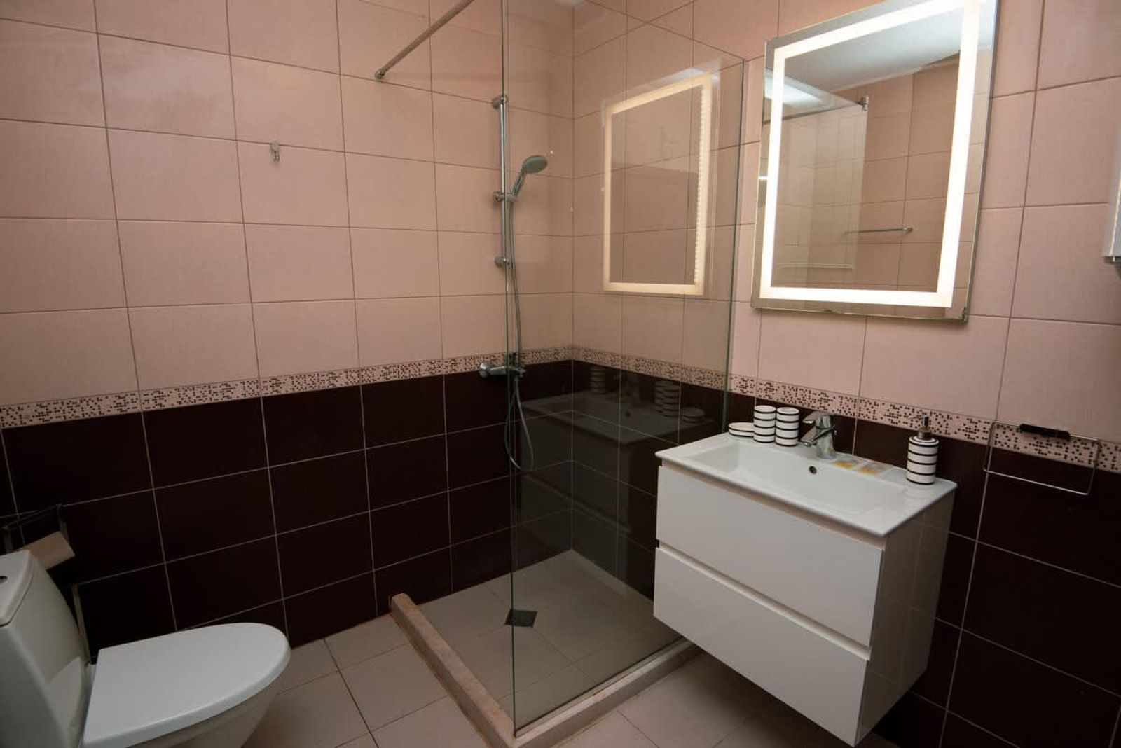 Romantic Getaway 1-BD Apartment with Sea View - Photo 13