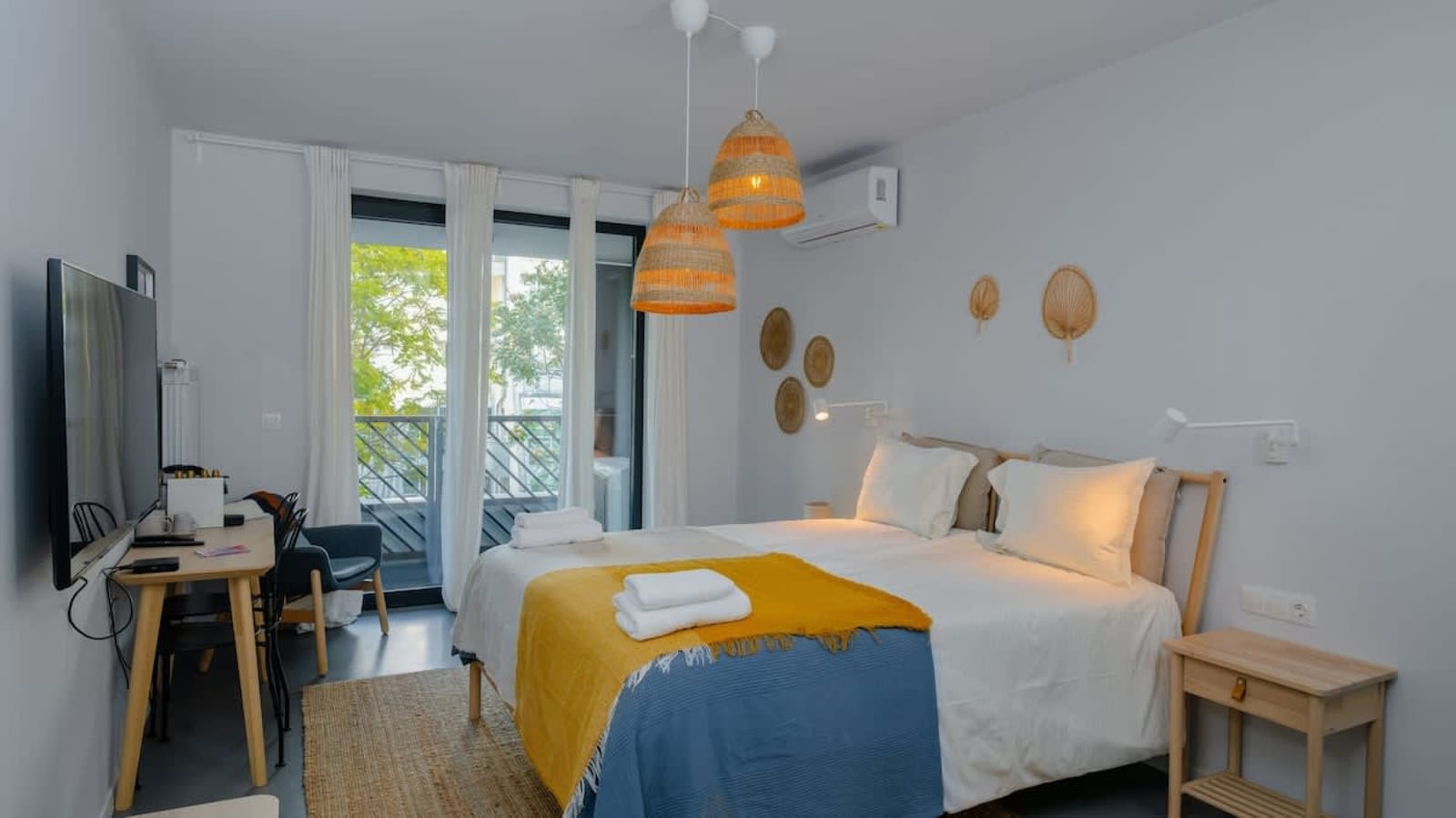 Aviva City Stay – 3 Private Studios Downtown - Cover Photo