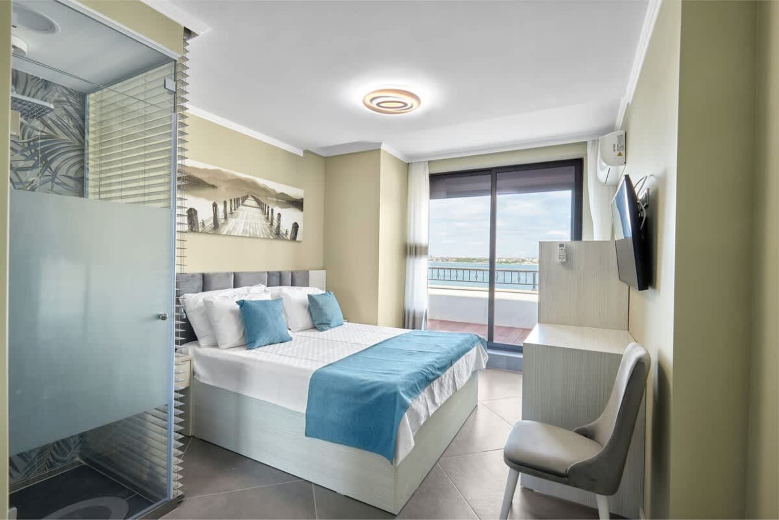 3BD Beach Paradise with a Stunning View + Parking - Photo 12