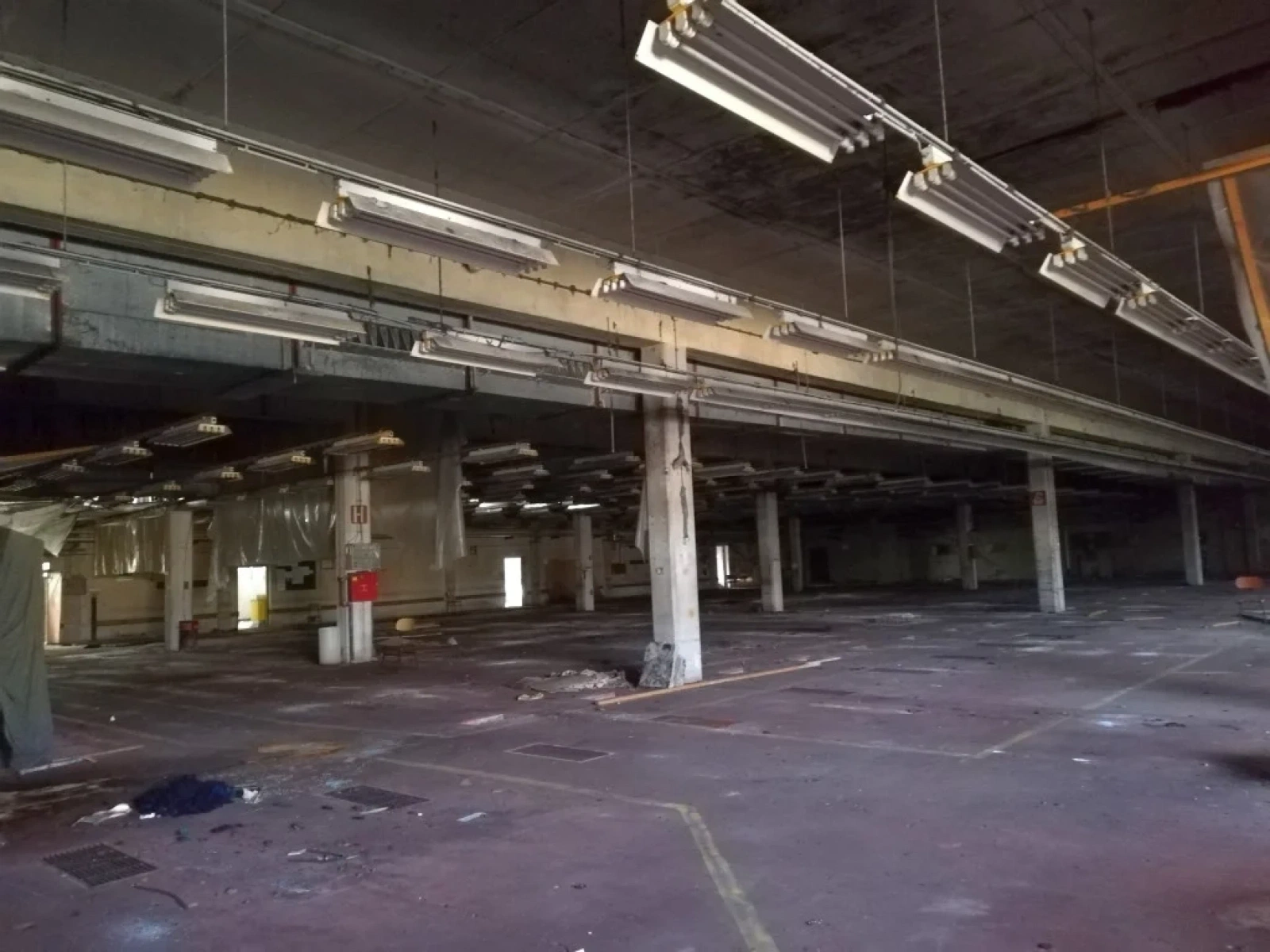 Beautiful Abandoned Factory - Photo 43