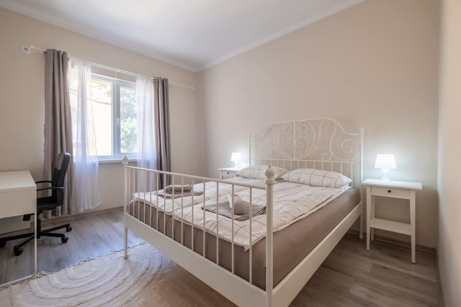 Central Charm  2BD apartment close to NDK - Photo 2