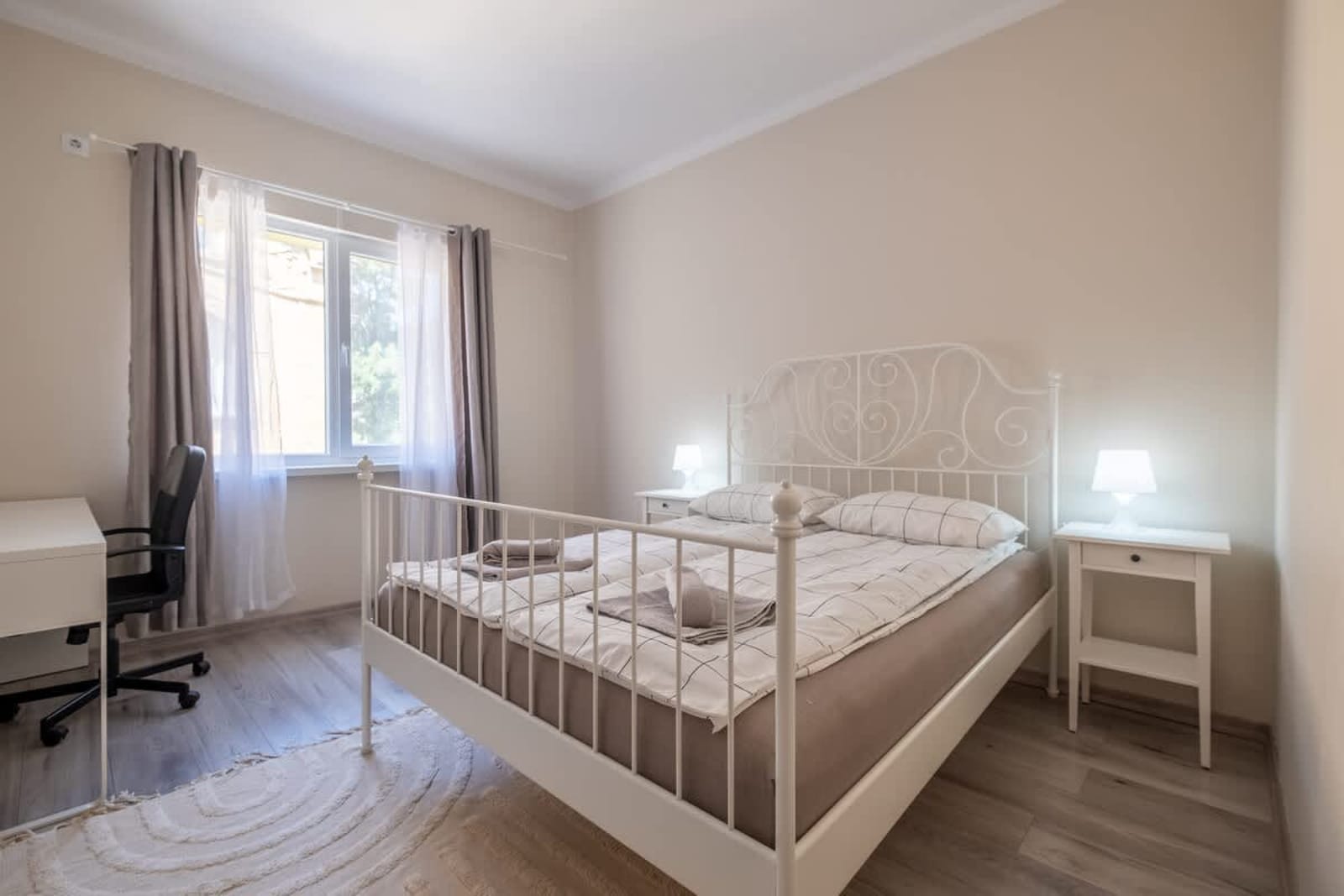 Central Charm  2BD apartment close to NDK - Photo 2