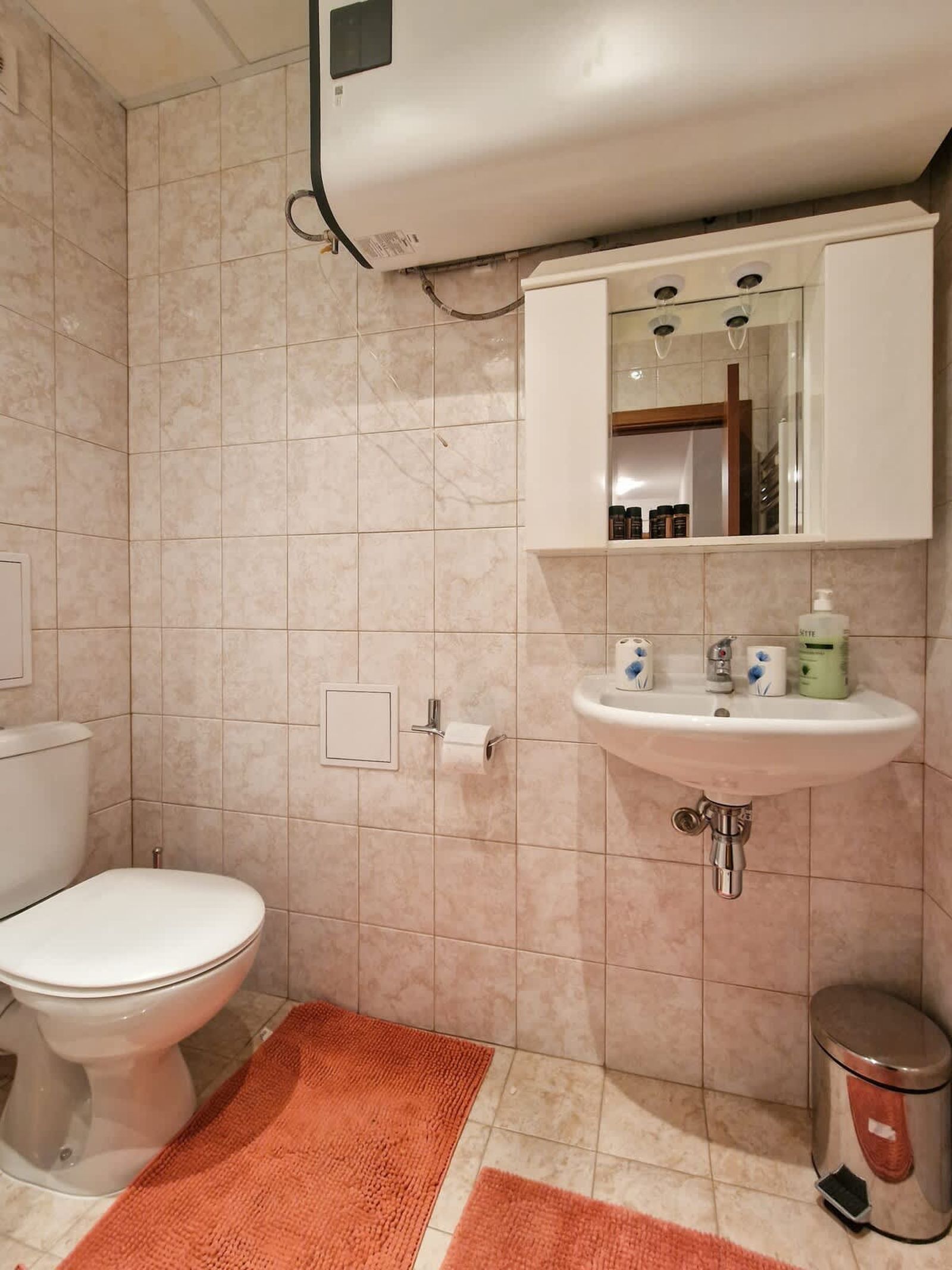 Cozy 2-Bedroom Stay with Parking in OLD INN Bansko - Photo 16