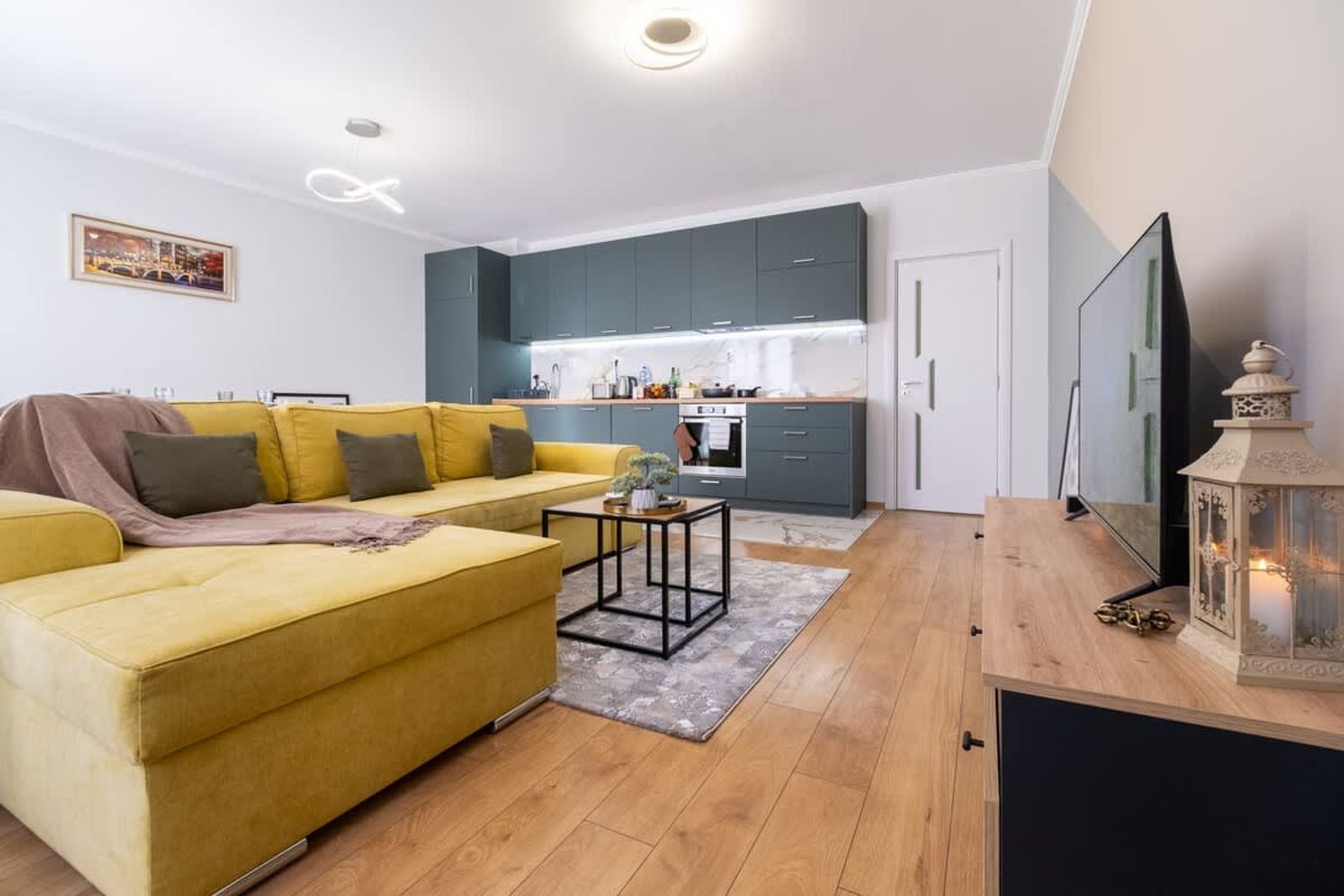 City Center Perfect: 1BR Apartment - Photo 19