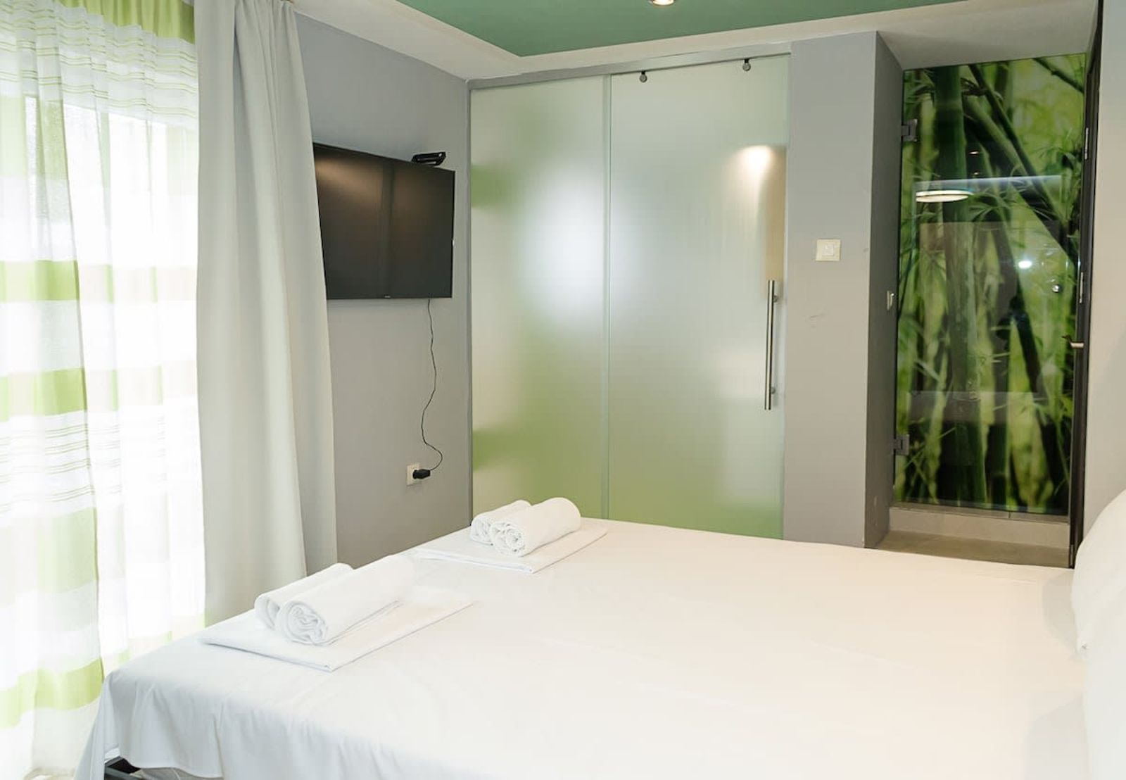 Modern 2-Level Apartment with Balcony in Varna - Photo 19