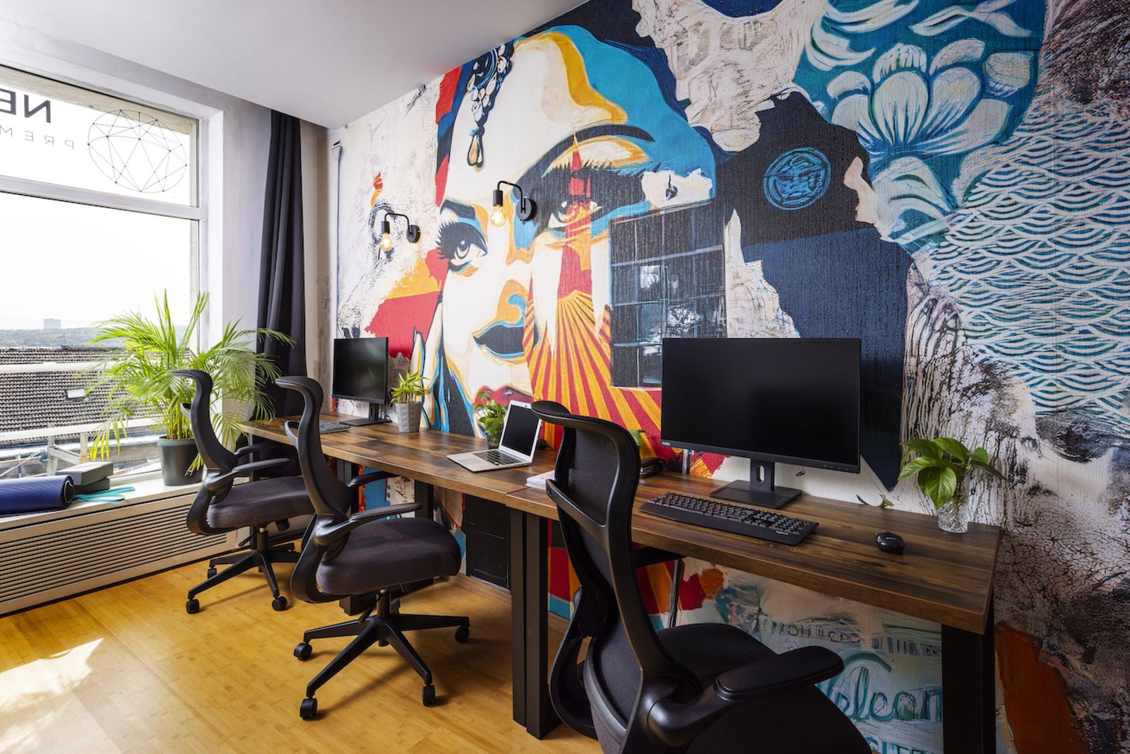 Cinematic modern co-working space in Sofia - Photo 3