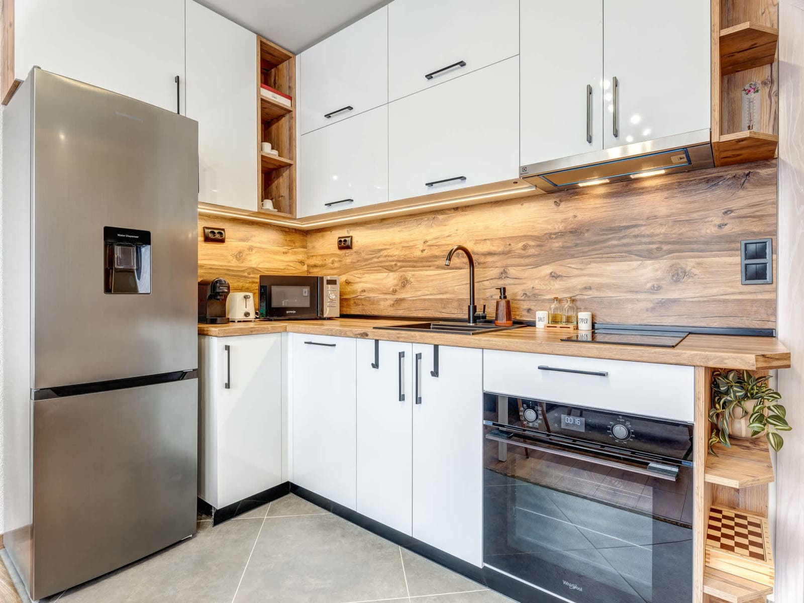 Stylish 1BR in the Heart of Town - Photo 4