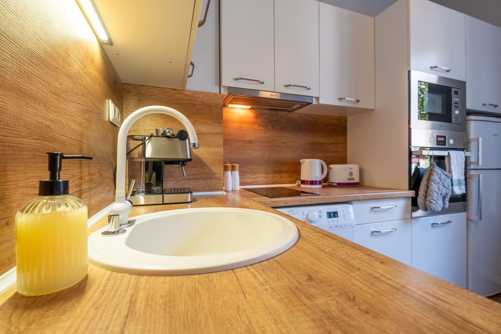 Great Central Cozy Apartment - Photo 7