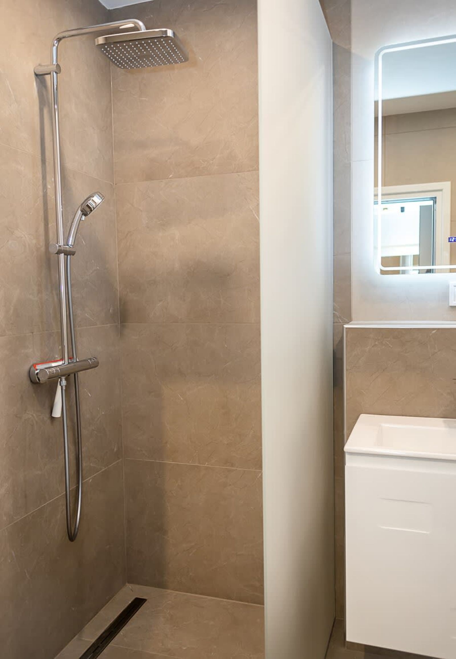 Skyline Varna – Stylish 1BD City Apartment - Photo 15