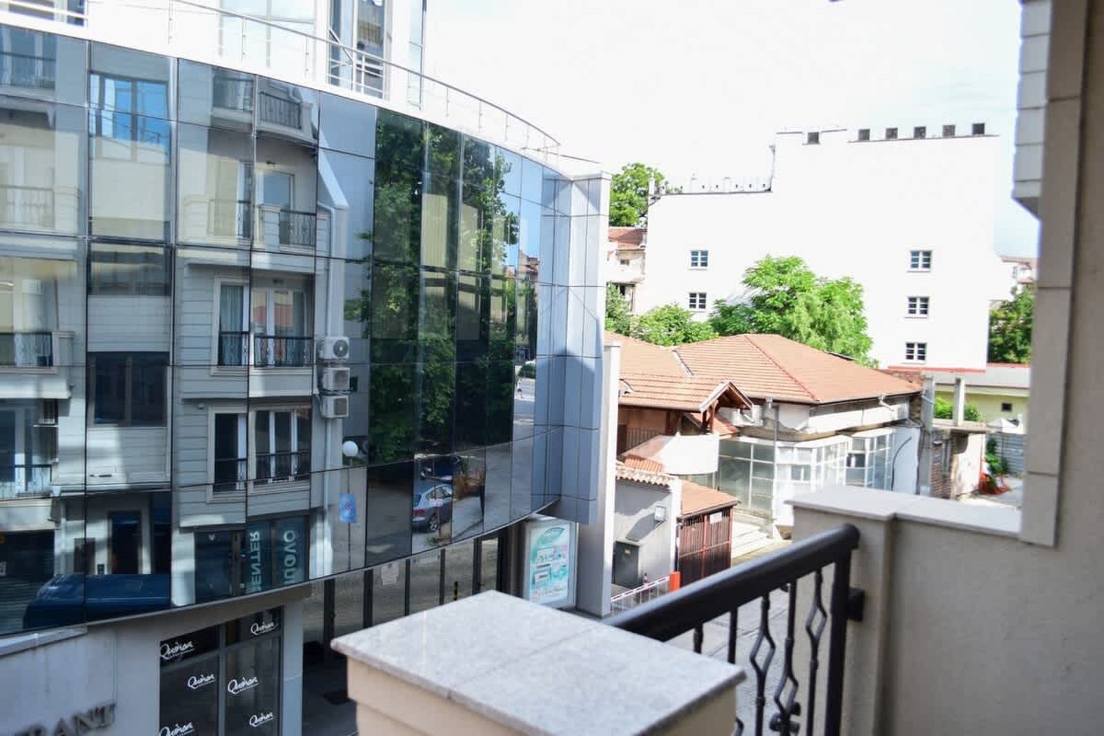 City Center Charm: 2BR Apartment - Photo 21