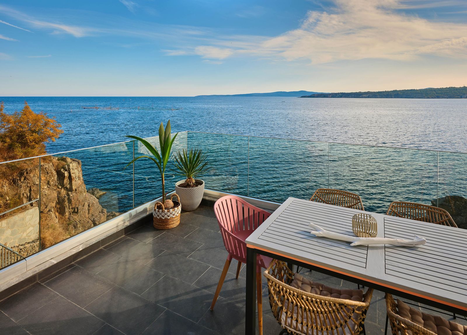 Loft-Style Studio Apartment on the Beach - Photo 37