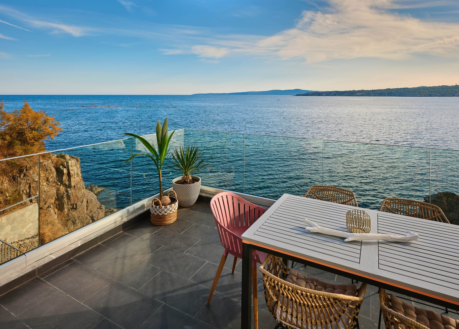 Loft-Style Studio Apartment on the Beach - Photo 37