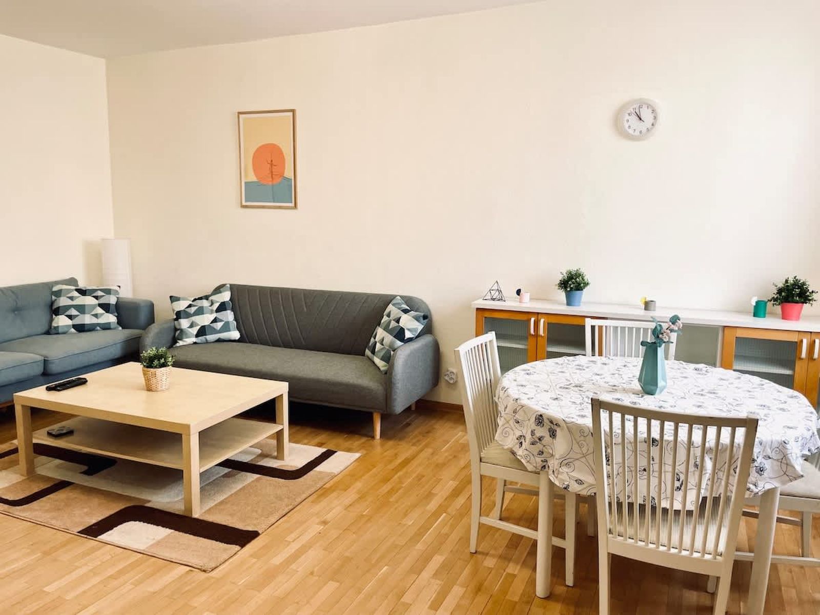 Bright &amp; Spacious 2BD Flat | Near Mall of Sofia - Cover Photo