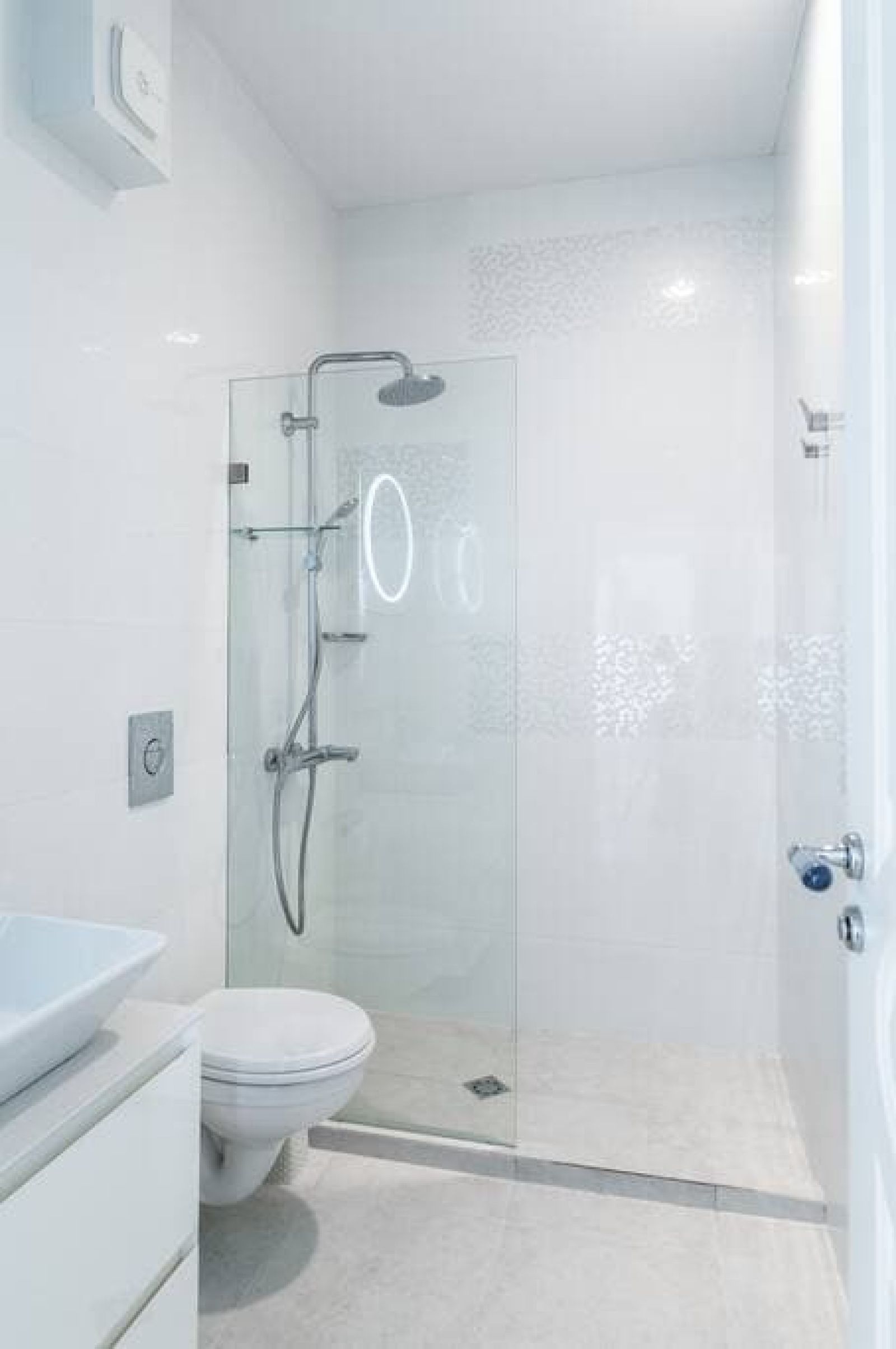 Vitosha Str 2BD White &amp; Blue Apt - Photo 18