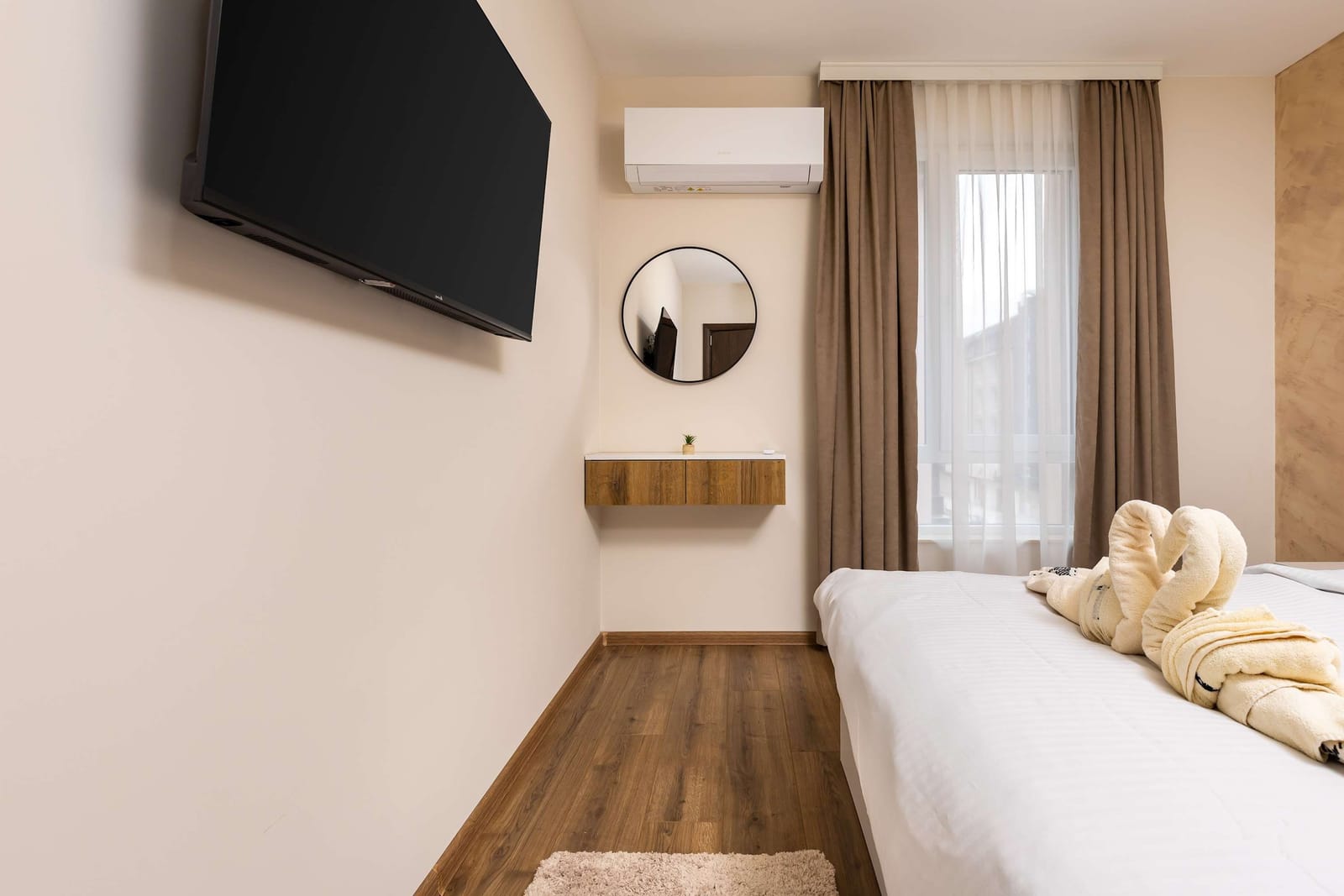 The Cozy Nest - Modern 1BR with Balcony - Photo 9