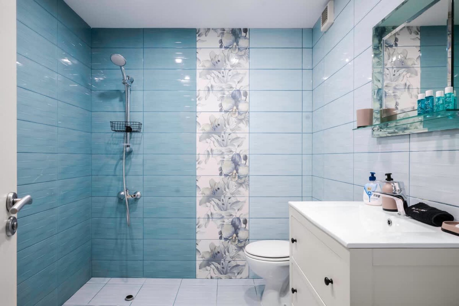 City Haven: Expansive Apartment in Prime Location - Photo 14