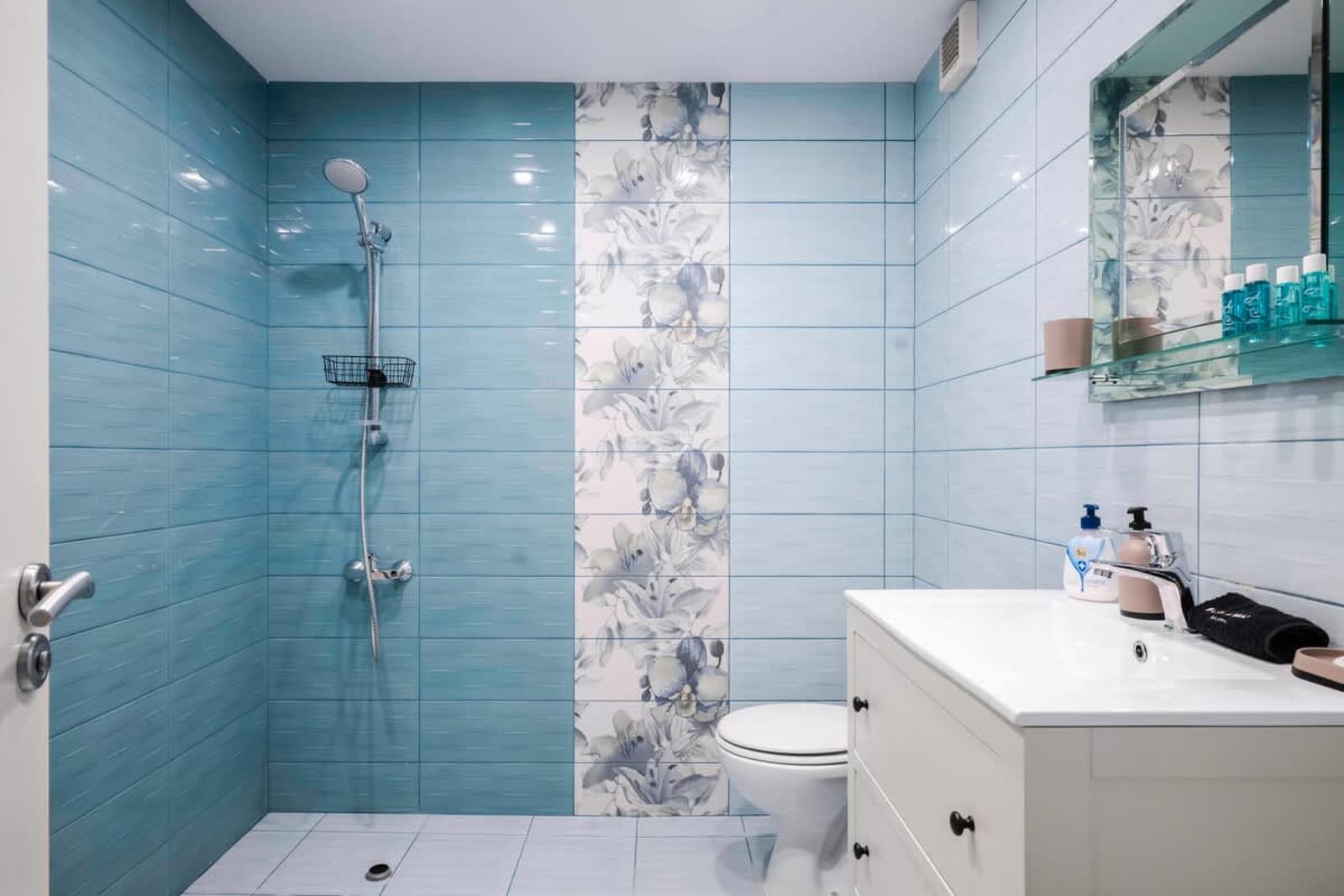 City Haven: Expansive Apartment in Prime Location - Photo 14