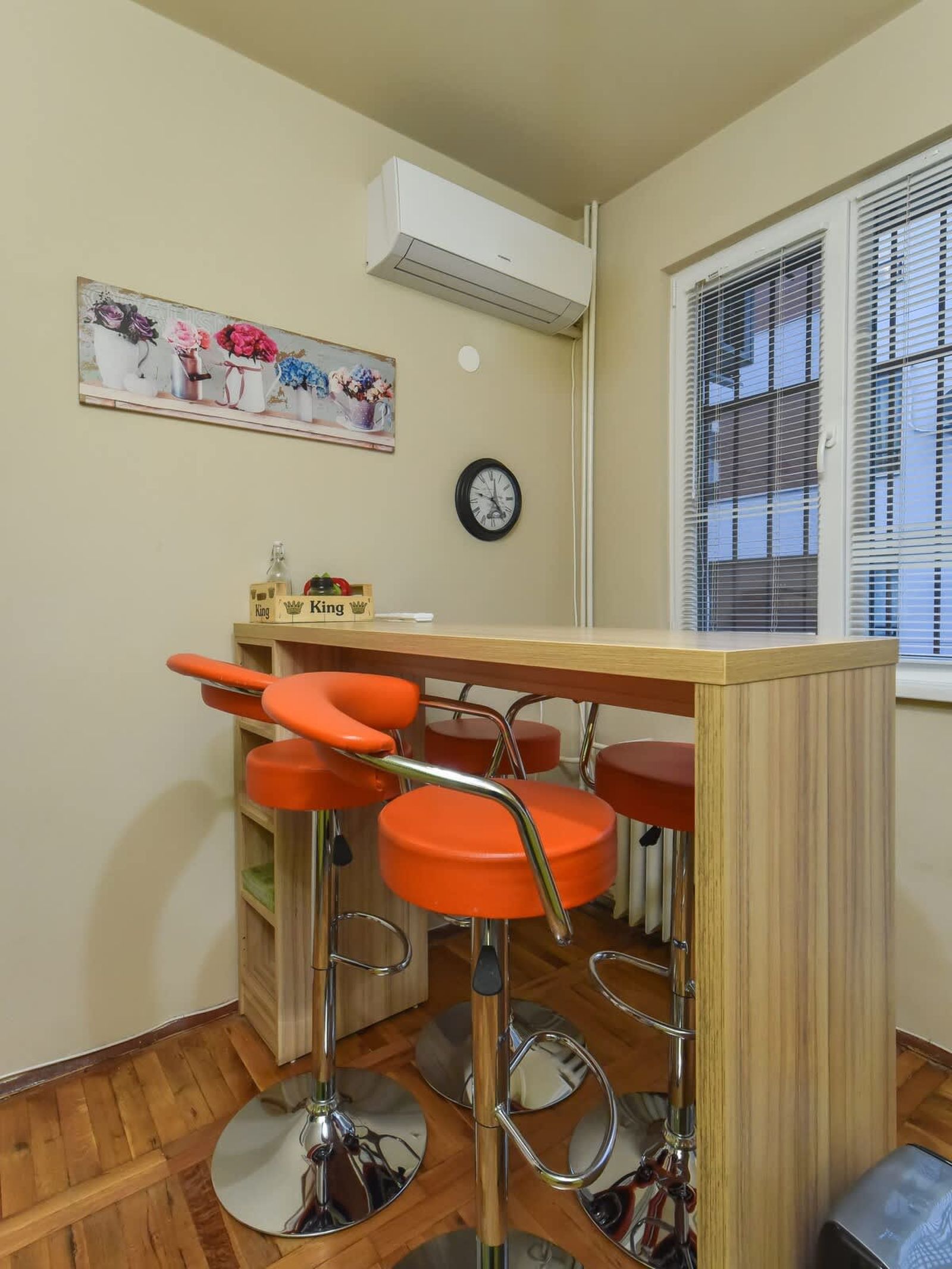 Vintage Spot - Colorful One-Bedroom Apartment - Photo 14