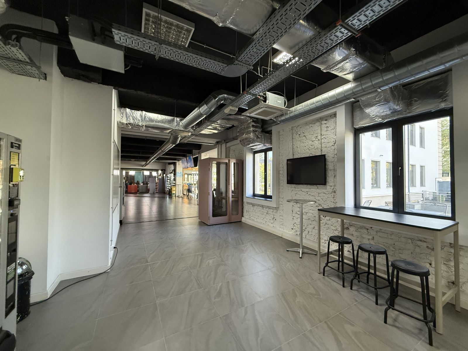 Modern Conference Room in the Heart of Sofia - Photo 9