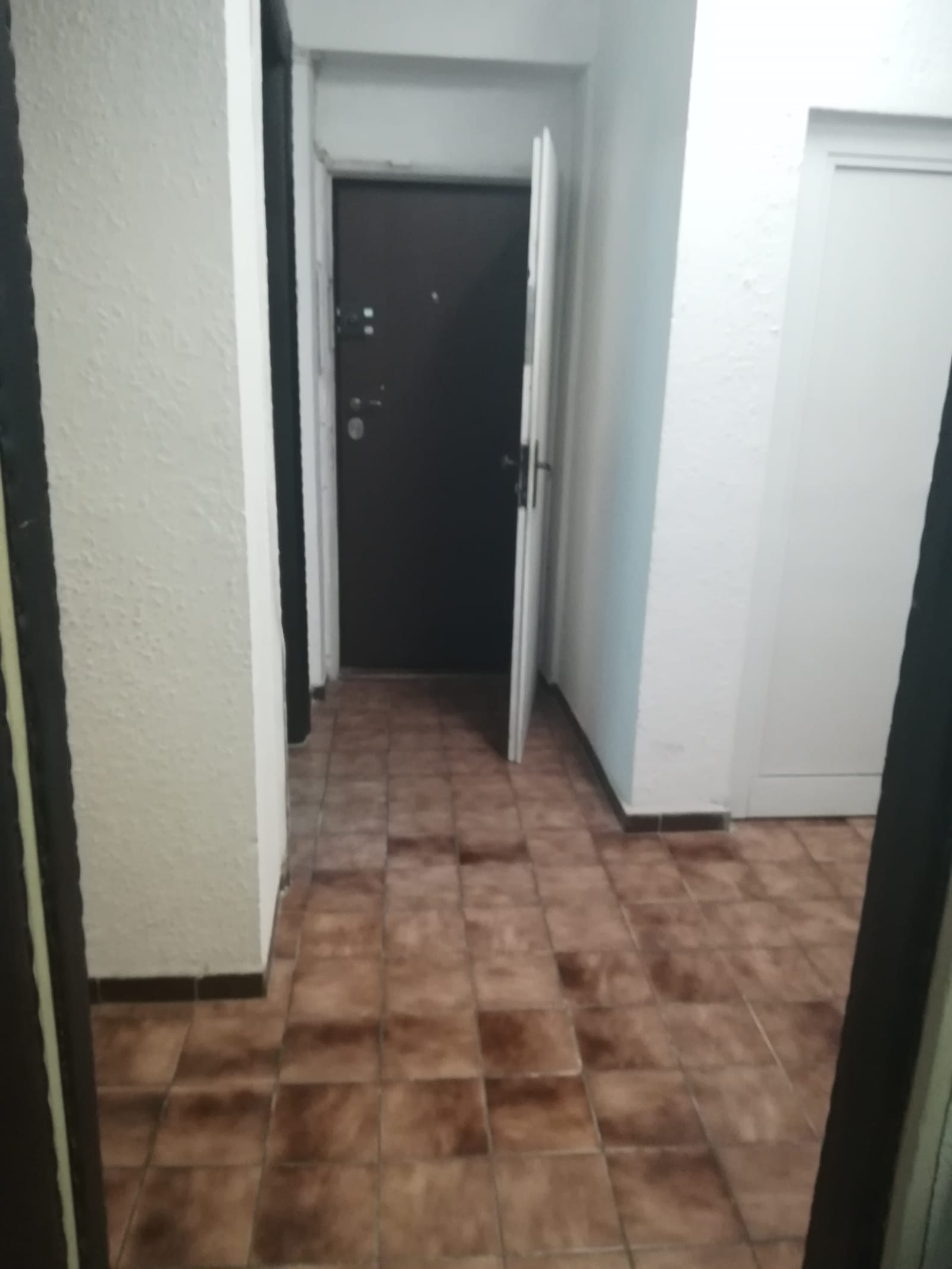 Office in an old building (1938) that is a cultural monument. Size 160 sq. m. No bathroom. No elevator, 4-th floor; 5 rooms; 2 small balconies. - Photo 16