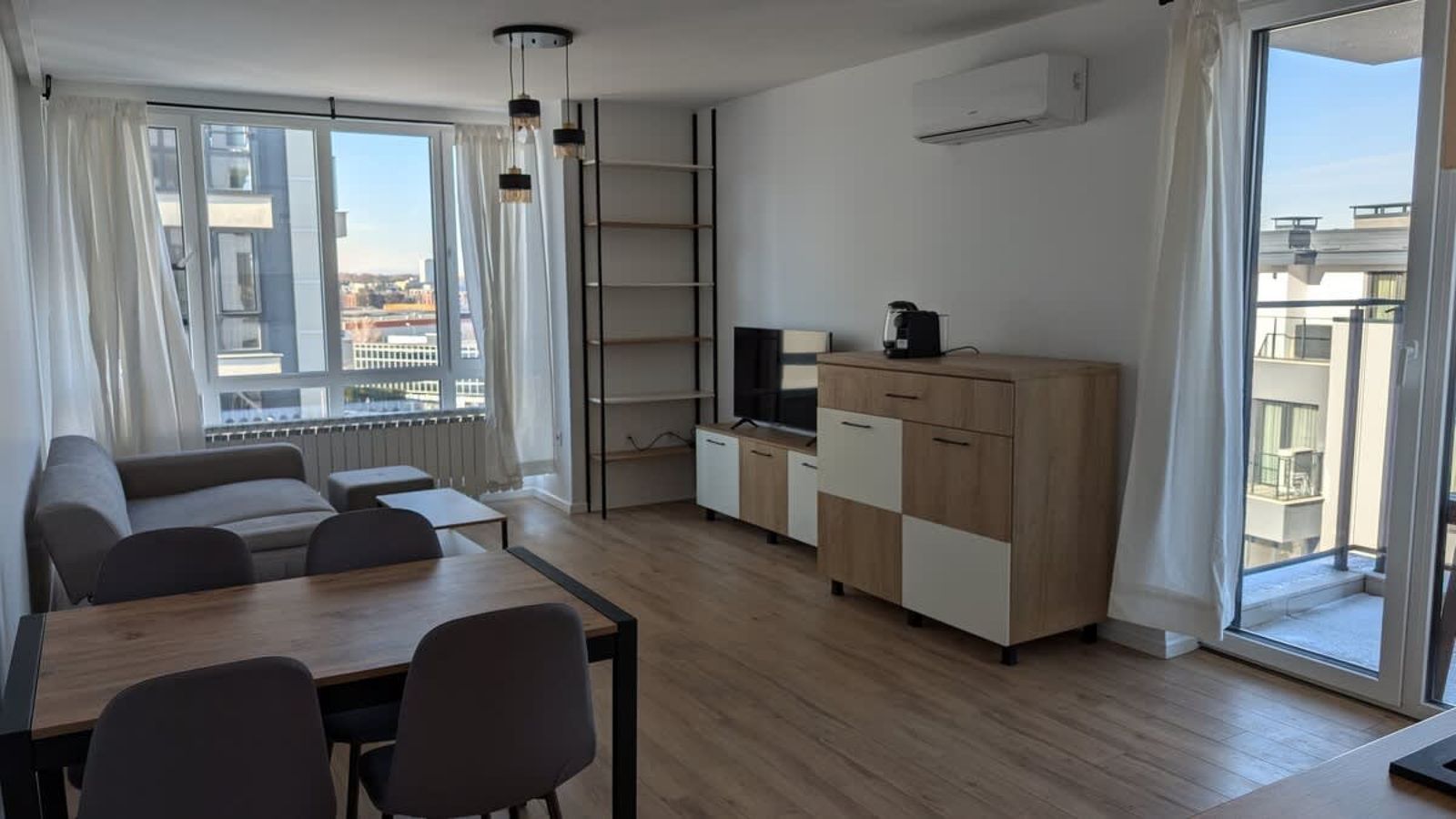 Stylish Living in Kompleks Reina - 1BD with desk - Cover Photo