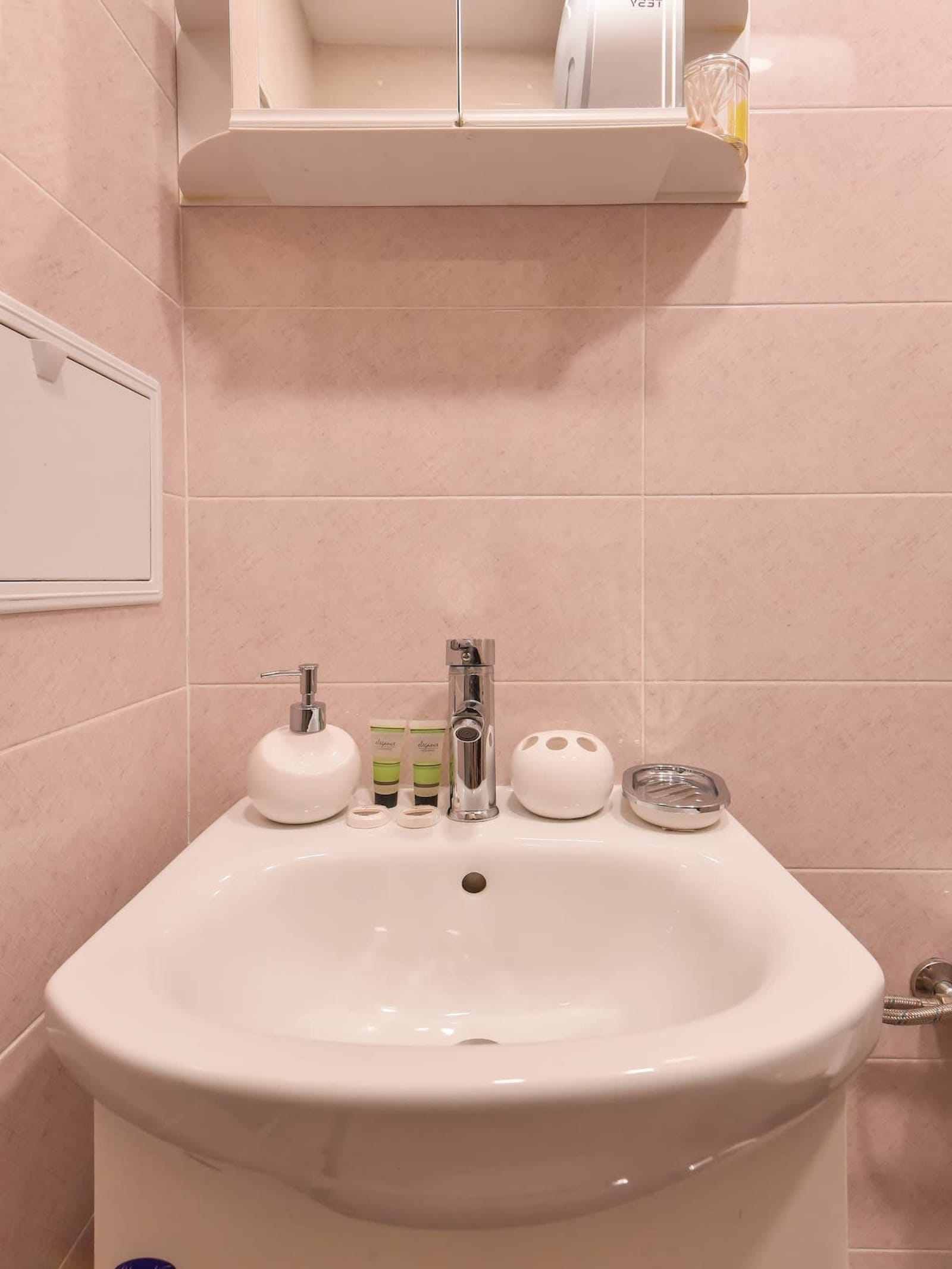 Vintage Spot - Colorful One-Bedroom Apartment - Photo 19