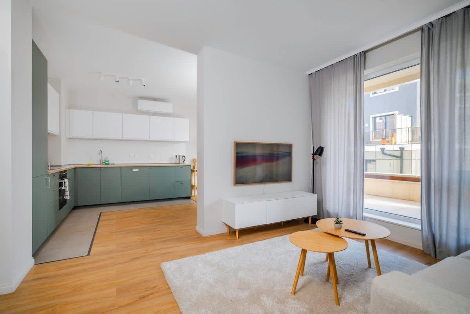 Modern and Central: 1BD Flat with Balcony - Photo 5