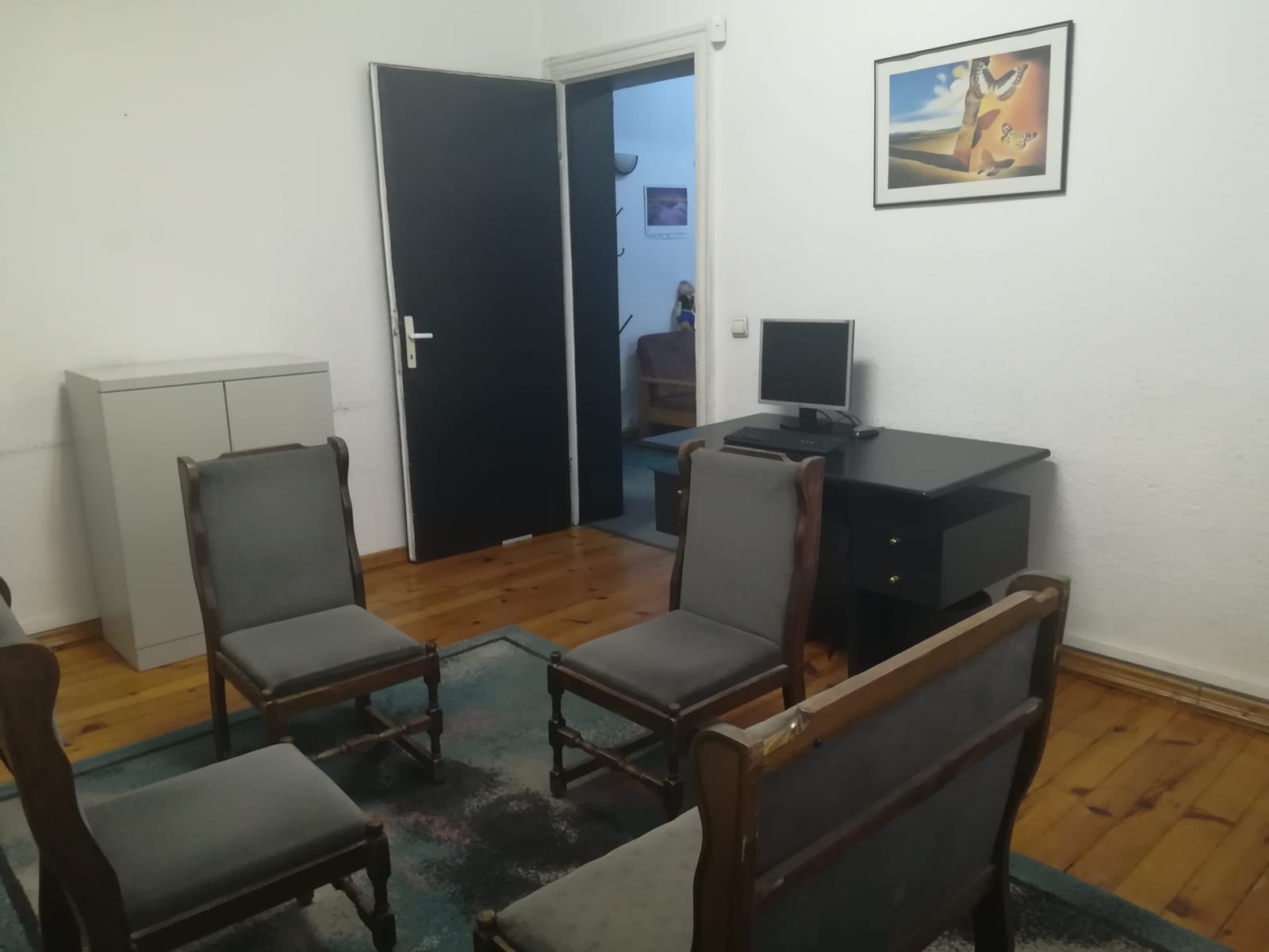 Office in an old building (1938) that is a cultural monument. Size 160 sq. m. No bathroom. No elevator, 4-th floor; 5 rooms; 2 small balconies. - Photo 12