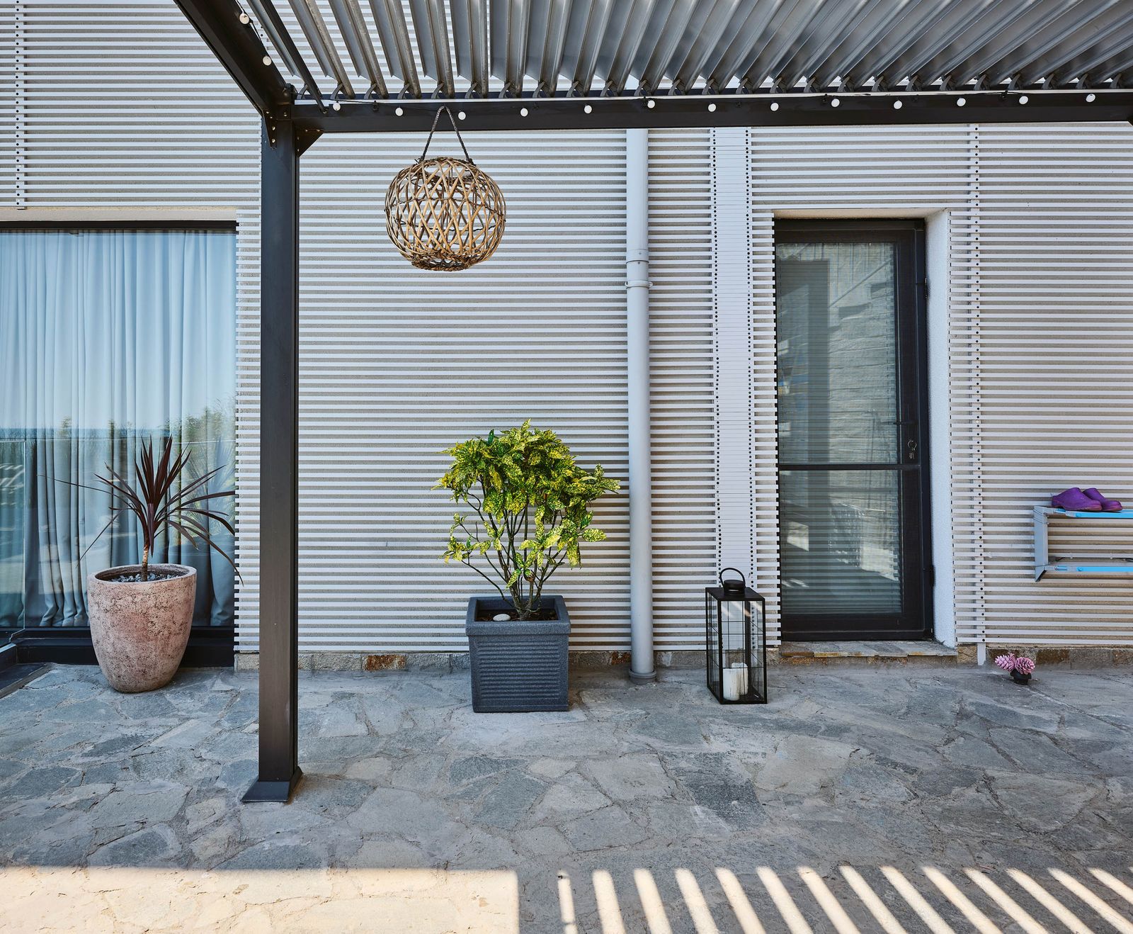 Loft-Style Studio Apartment on the Beach - Photo 54