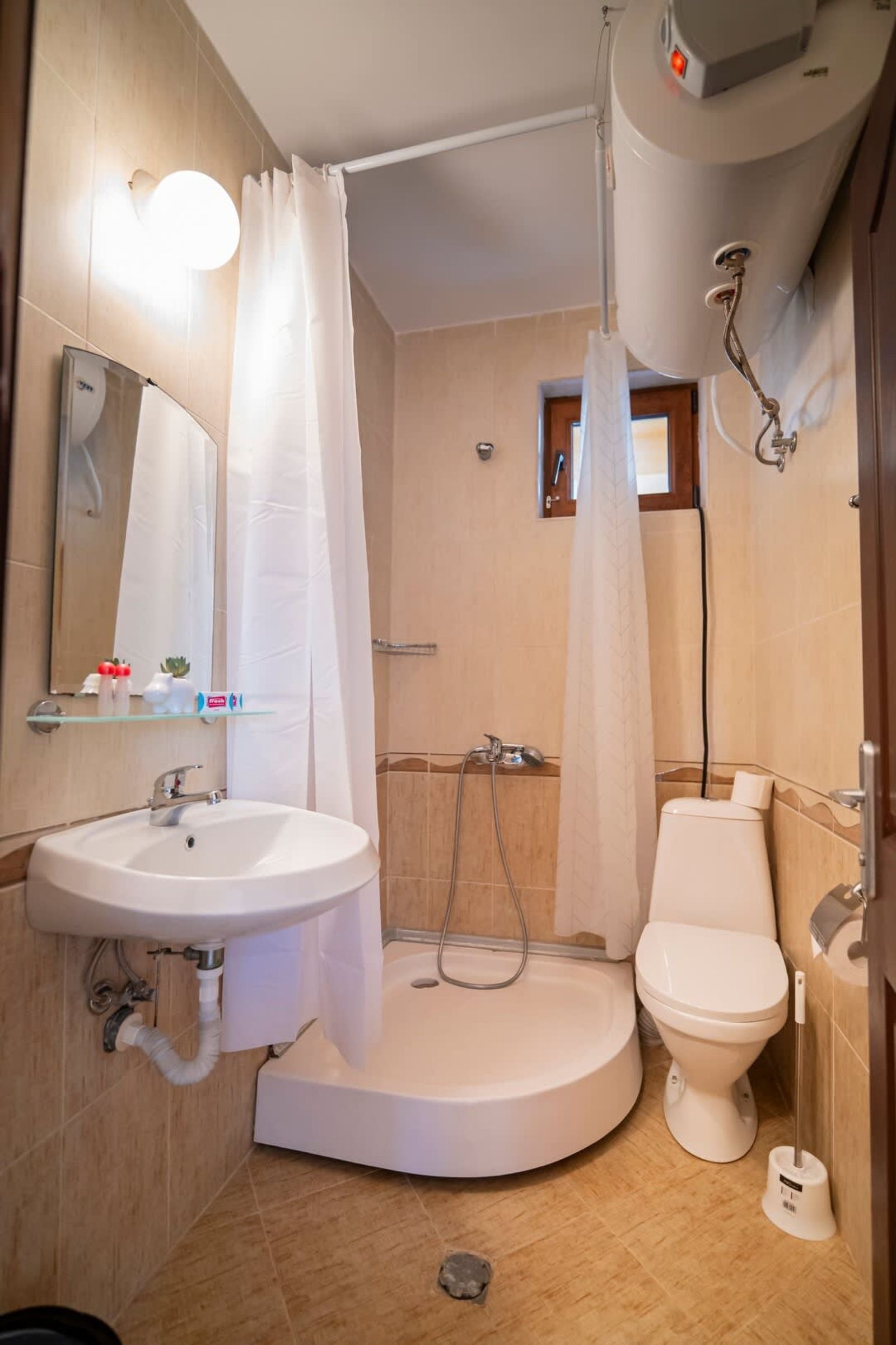 The Family Courtyard - Very LARGE 2BD Apartment - Photo 32