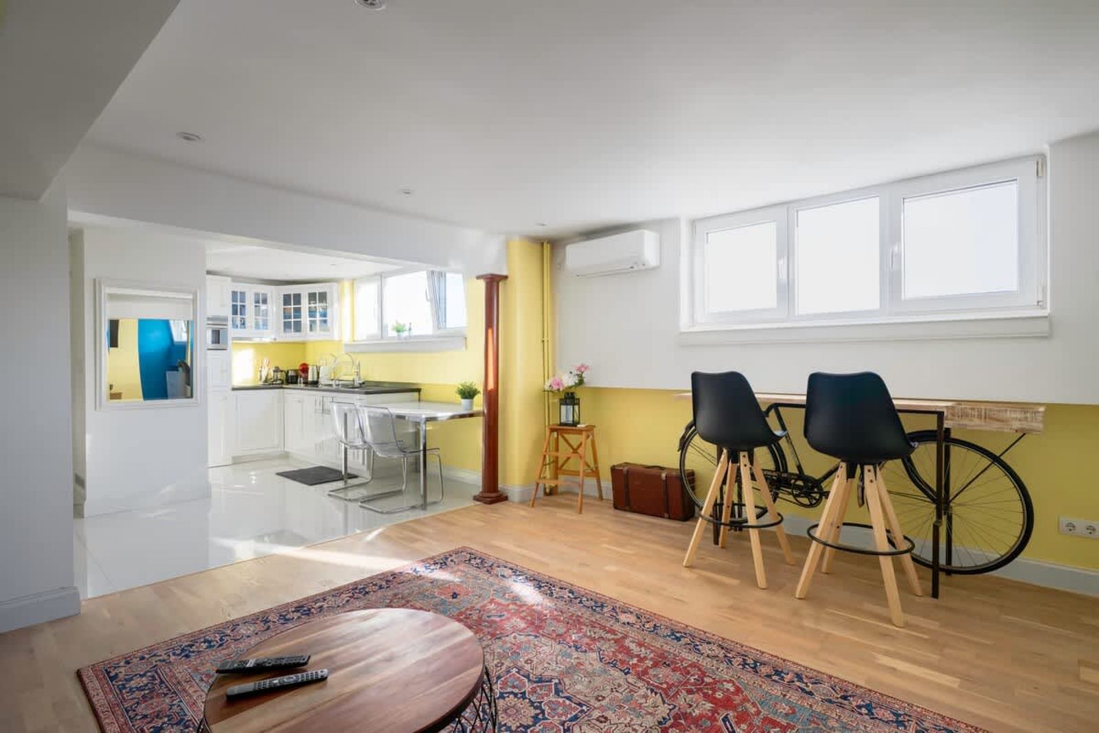 Best Views from Top Central Cozy 1-Bedroom Flat - Photo 4