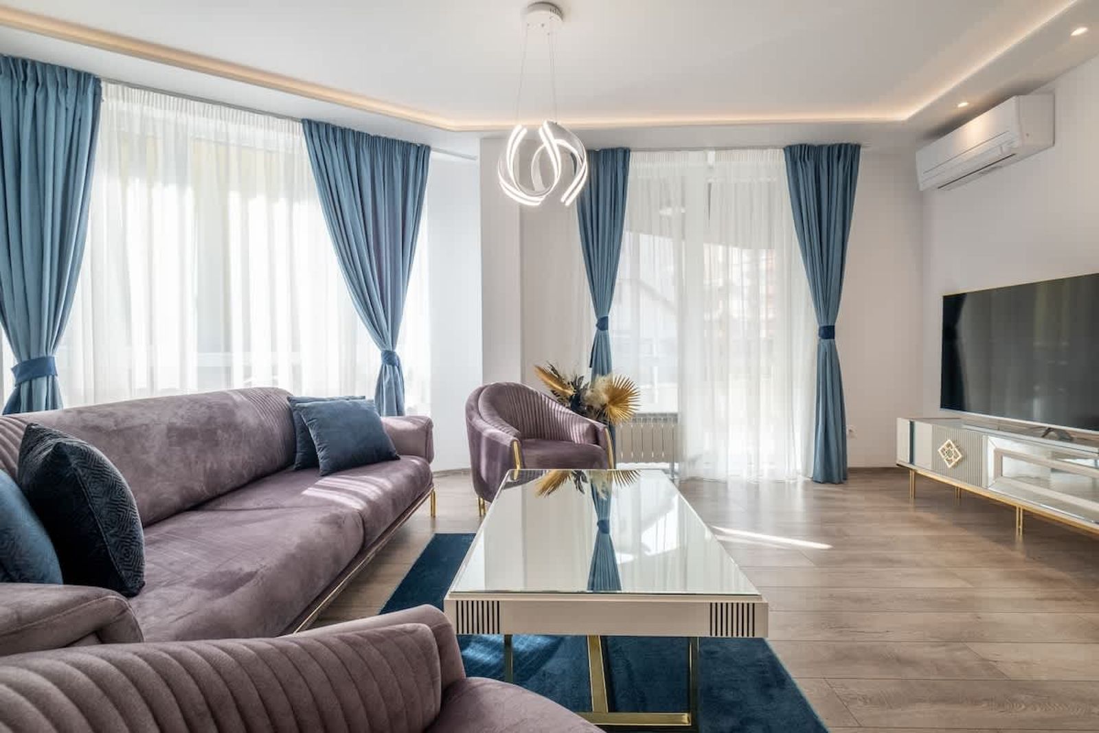 Elegant Deluxe - 2 Bedrooms apt. - Cover Photo