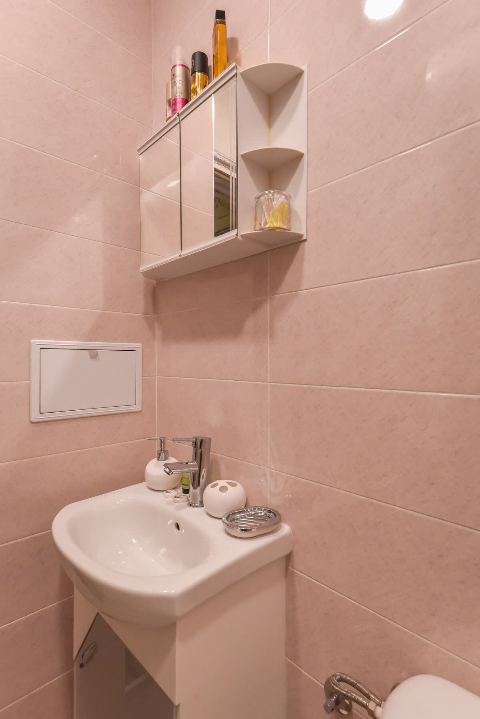 Vintage Spot - Colorful One-Bedroom Apartment - Photo 16