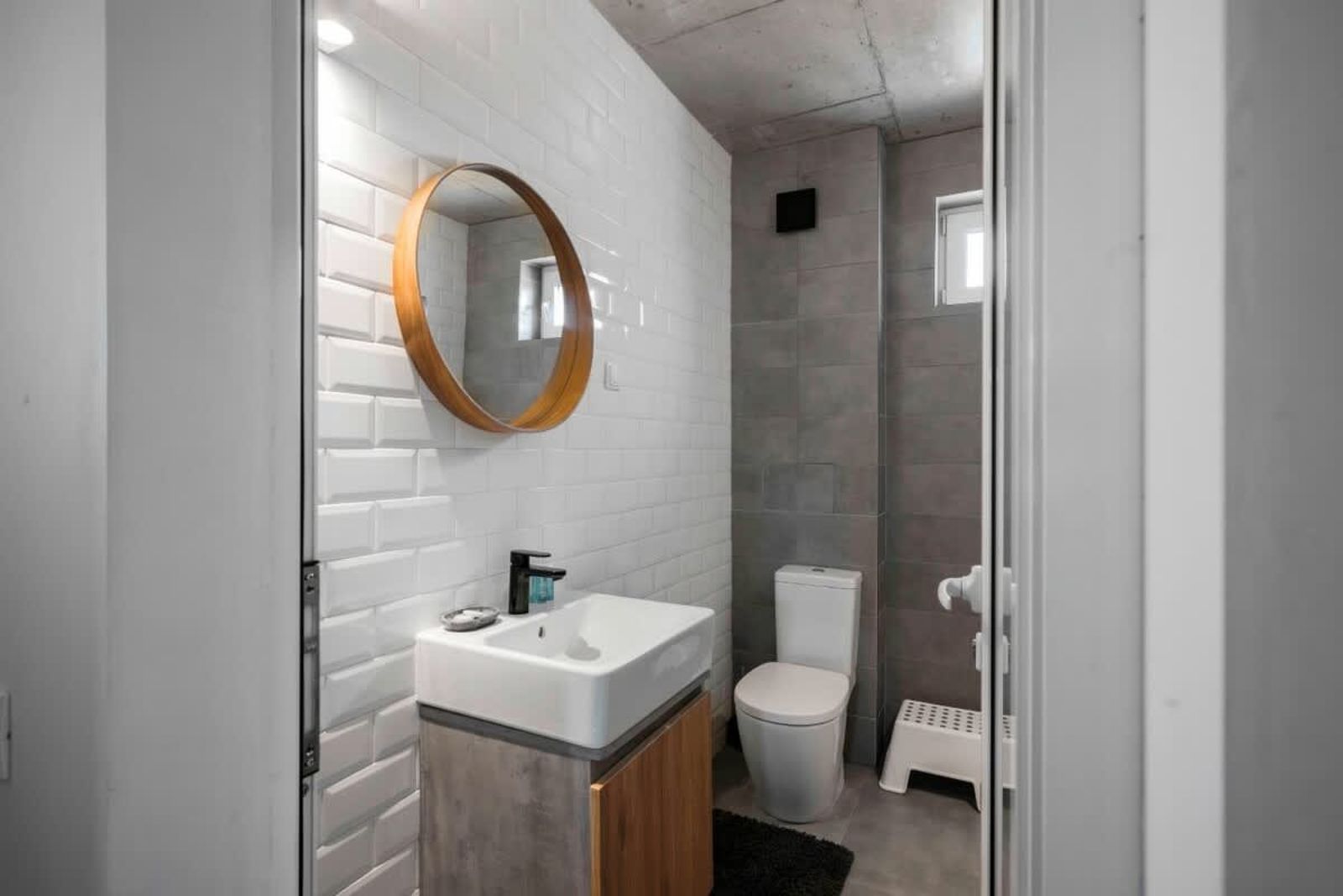 Bright and Cozy 1BD Apartment plus Desk - Photo 19