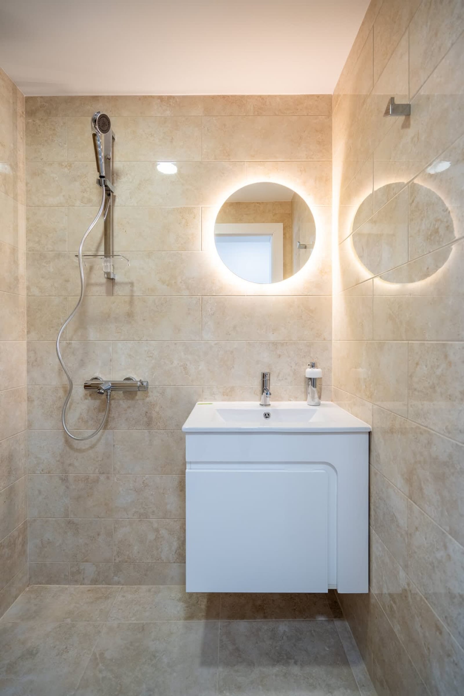 Fusion Finesse - 2BD with parking space - Photo 23