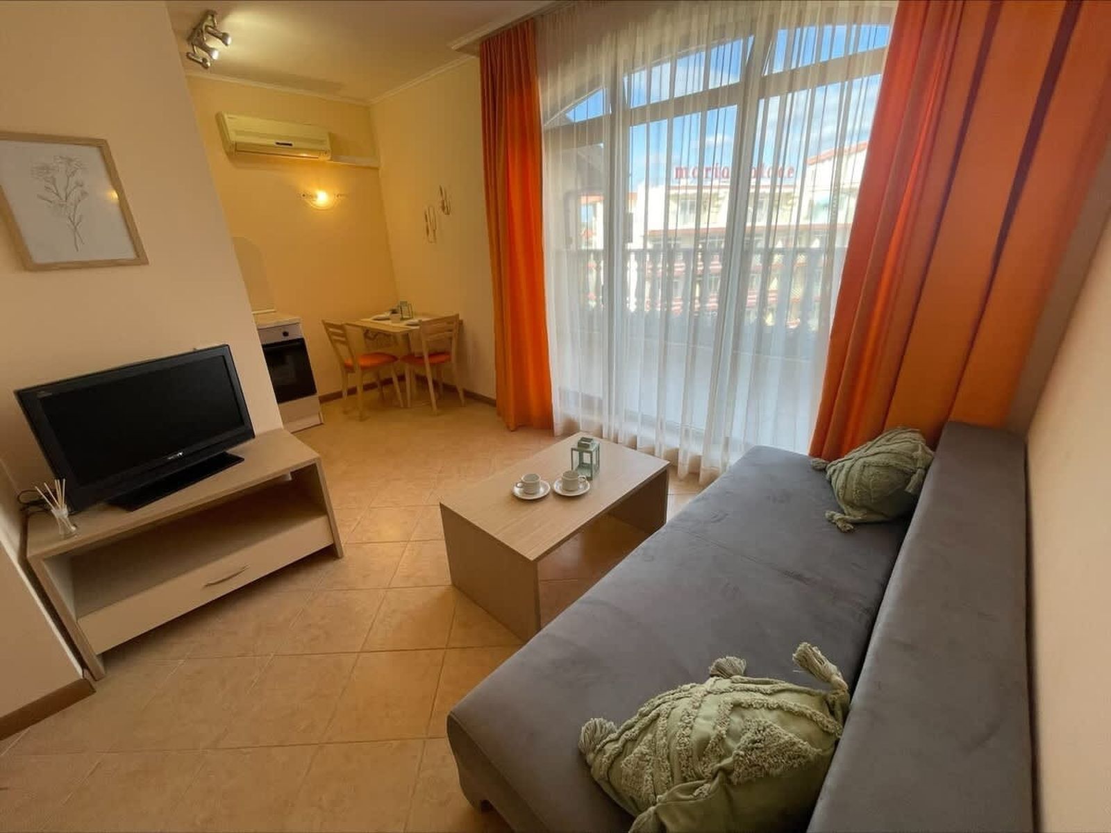 Cozy Apartment with Balcony  Royal Sun - Photo 17