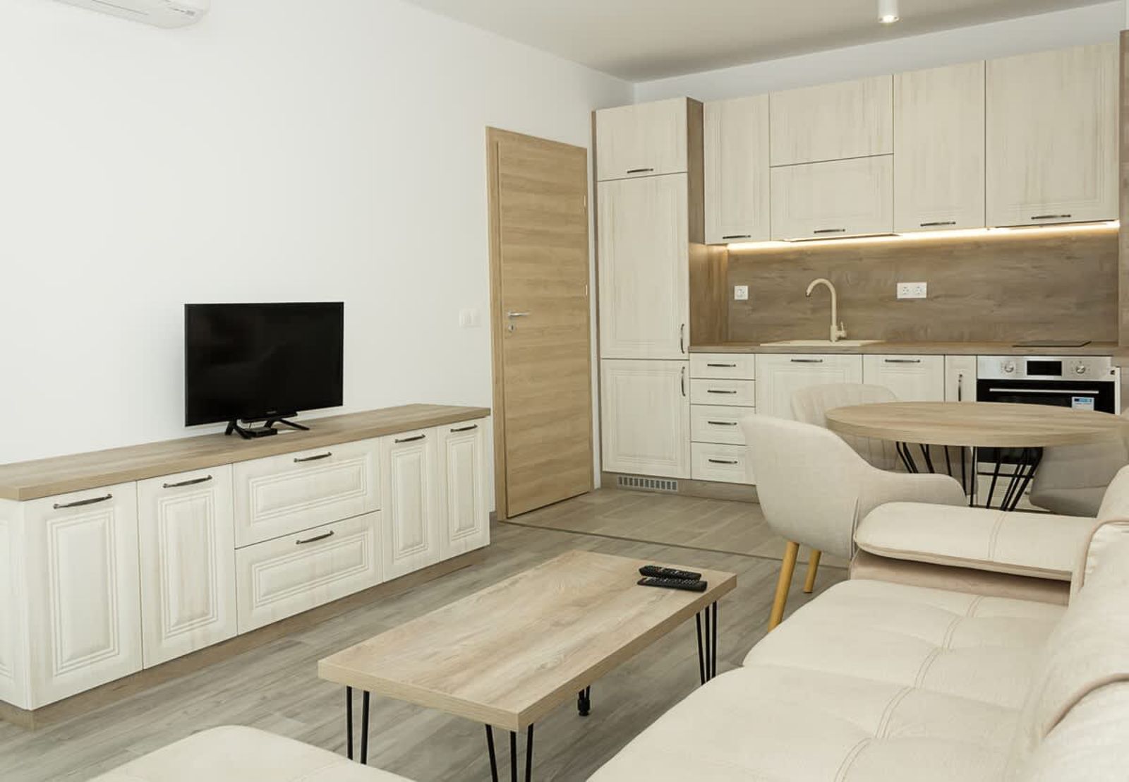 Azur Delux -1BD Flat with Parking &amp; Pool - Photo 13