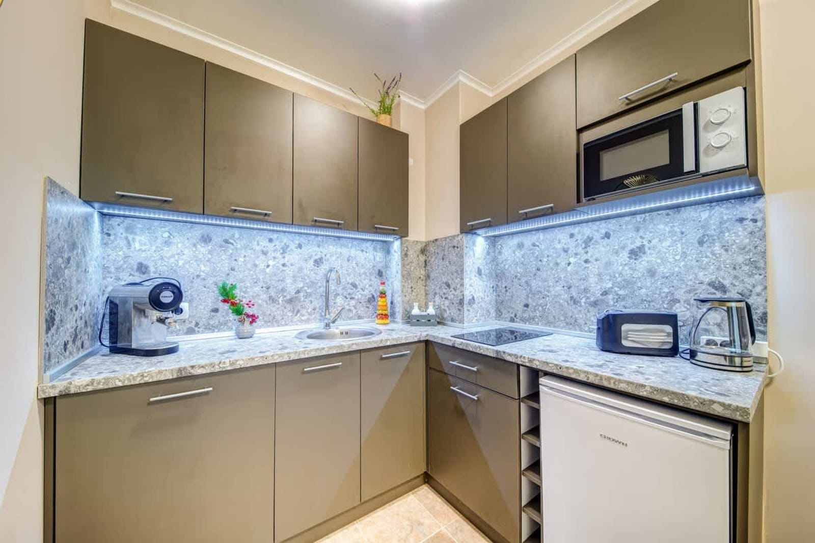 Dream View 1BD | Quick Slope Access - Photo 6