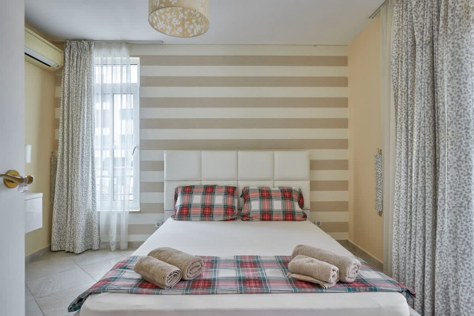 2BD Flat with Balcony in Flores Garden Complex - Photo 7