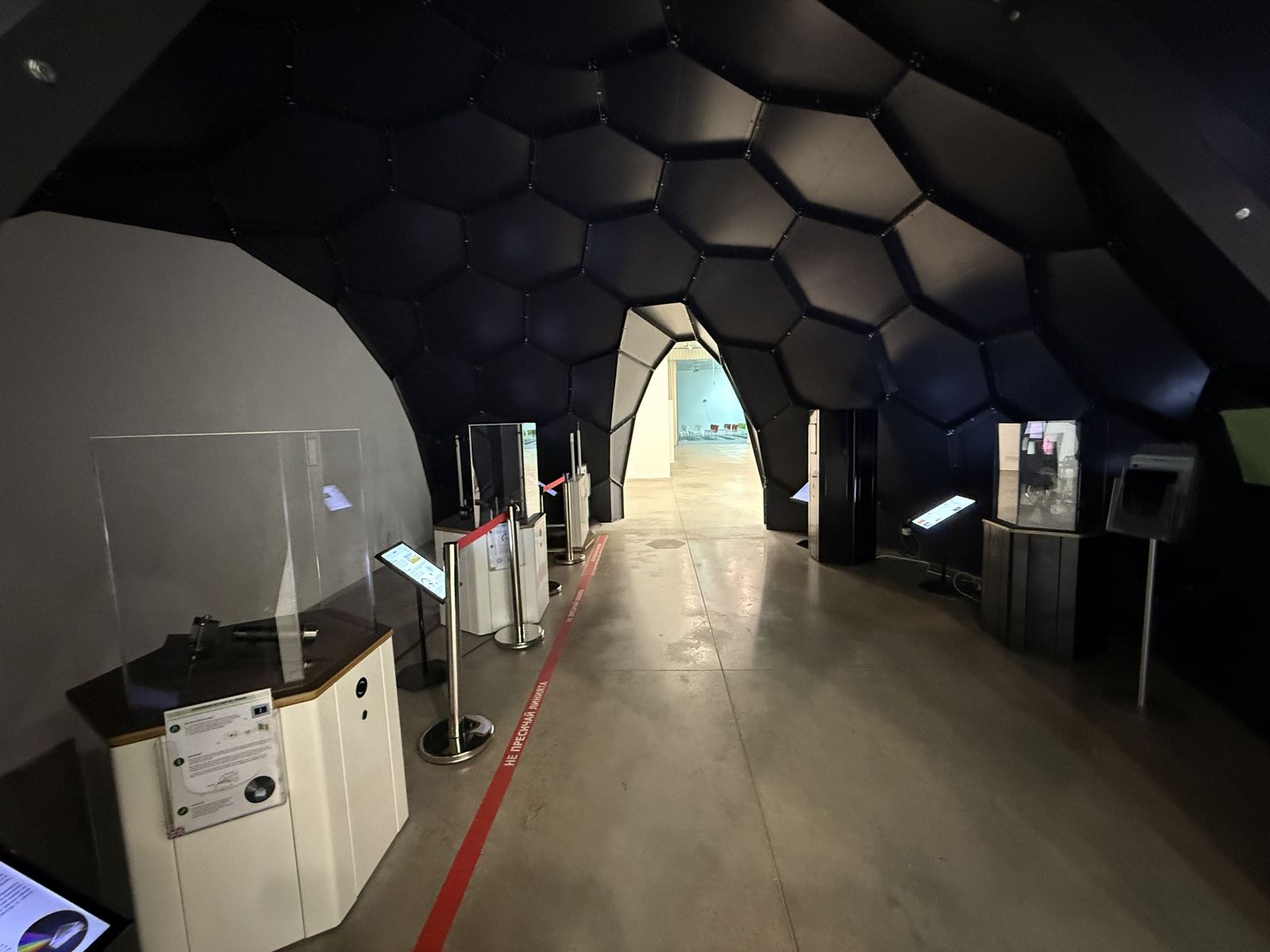 A science Museum with modern interior - Photo 22